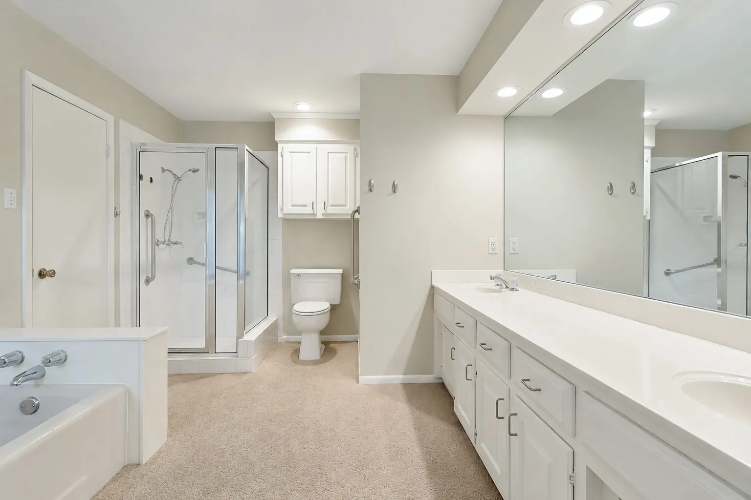 Primary bath with walk in closet