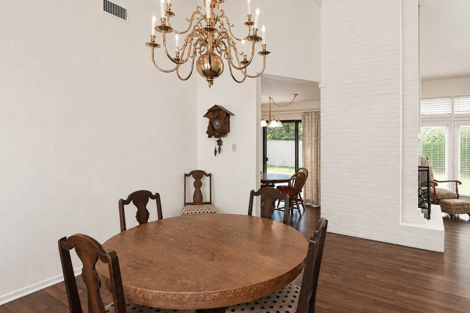 Single Family Residence For Sale in Smith County , 811 Ashford Court, Tyler, Texas 75703, 2 Bedroom, 2 Bathroom, 2 Garage spaces, 2,027 Sqft, built in 1984, mls#21399302, Real Estate Agent in Tyler, Homes For Sale in Smith county, Homes For Sale in Tyler, Realtor in Tyler Texas, Real Estate Brokerage Independent Realty Texas, Luminita Cordes Realtor