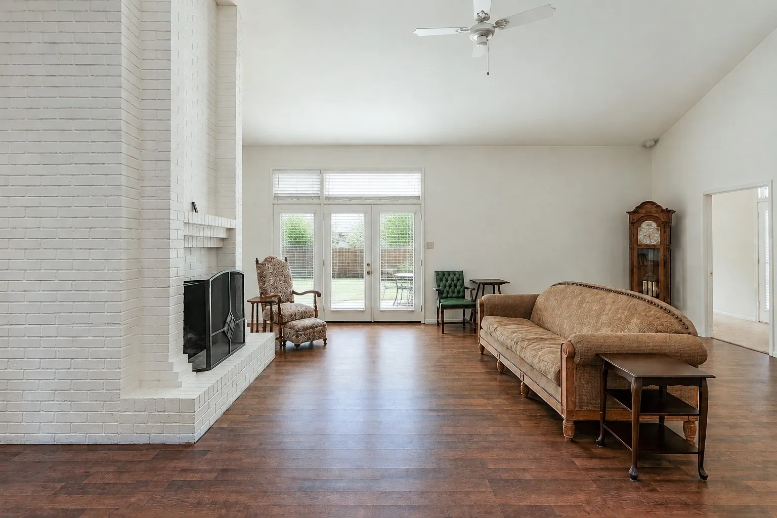 Single Family Residence For Sale in Smith County , 811 Ashford Court, Tyler, Texas 75703, 2 Bedroom, 2 Bathroom, 2 Garage spaces, 2,027 Sqft, built in 1984, mls#21399302, Real Estate Agent in Tyler, Homes For Sale in Smith county, Homes For Sale in Tyler, Realtor in Tyler Texas, Real Estate Brokerage Independent Realty Texas, Luminita Cordes Realtor