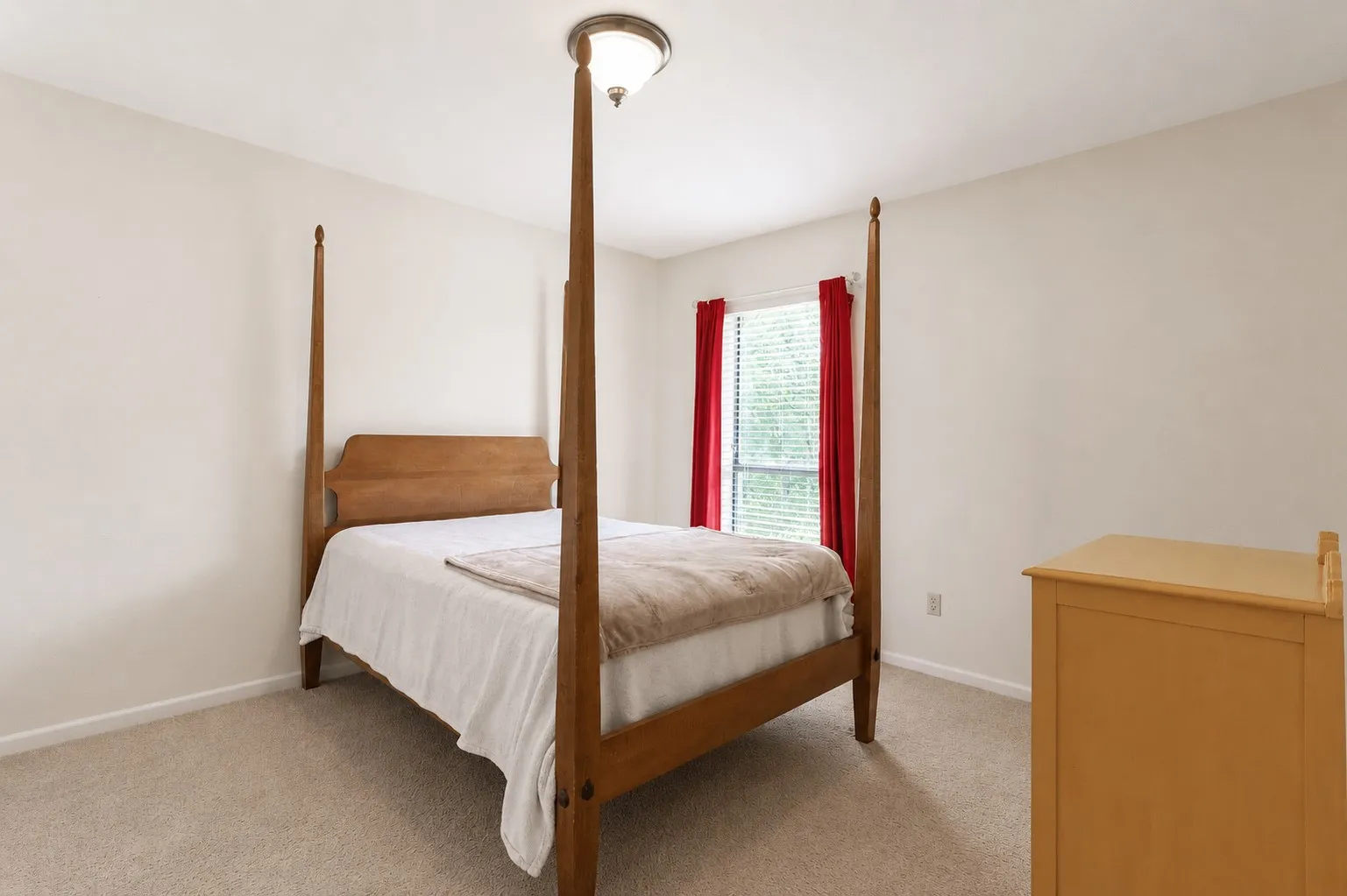 Guest bedroom