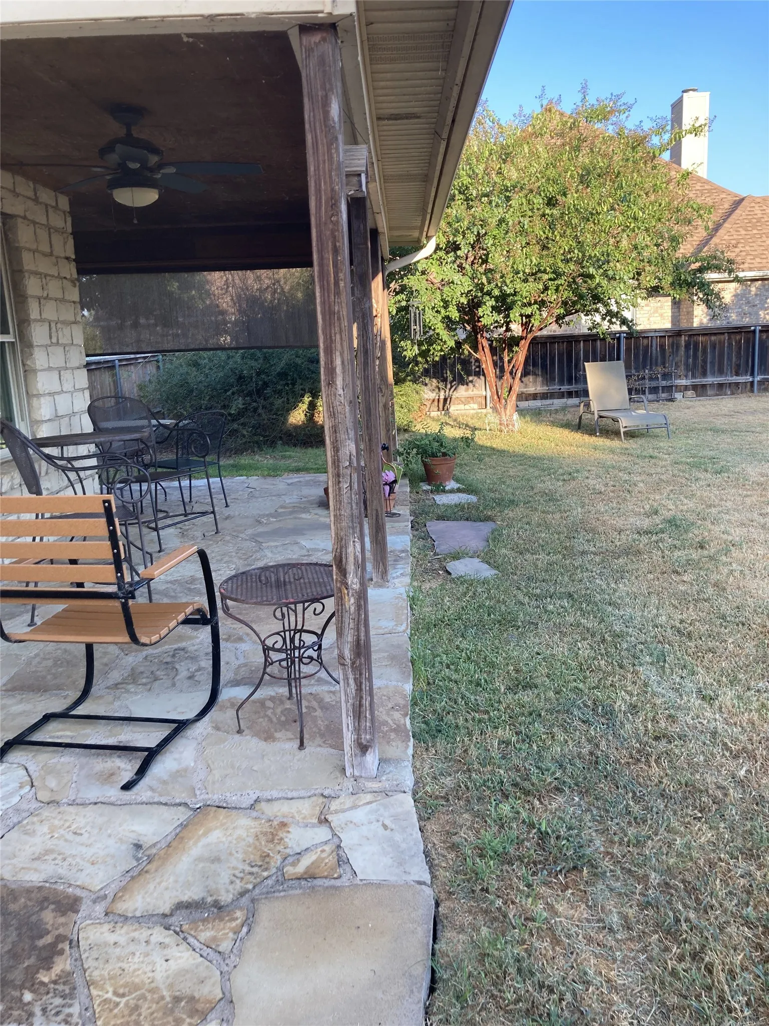 Single Family Residence For Sale in Hood County , 700 Aqua Vista Drive, Granbury, Texas 76049, 4 Bedroom, 4 Bathroom, 2 Garage spaces, 2,140 Sqft, built in 1986, mls#21401040, Real Estate Agent in Granbury, Homes For Sale in Hood county, Homes For Sale in Granbury, Realtor in Granbury Texas, Real Estate Brokerage Independent Realty Texas, Luminita Cordes Realtor