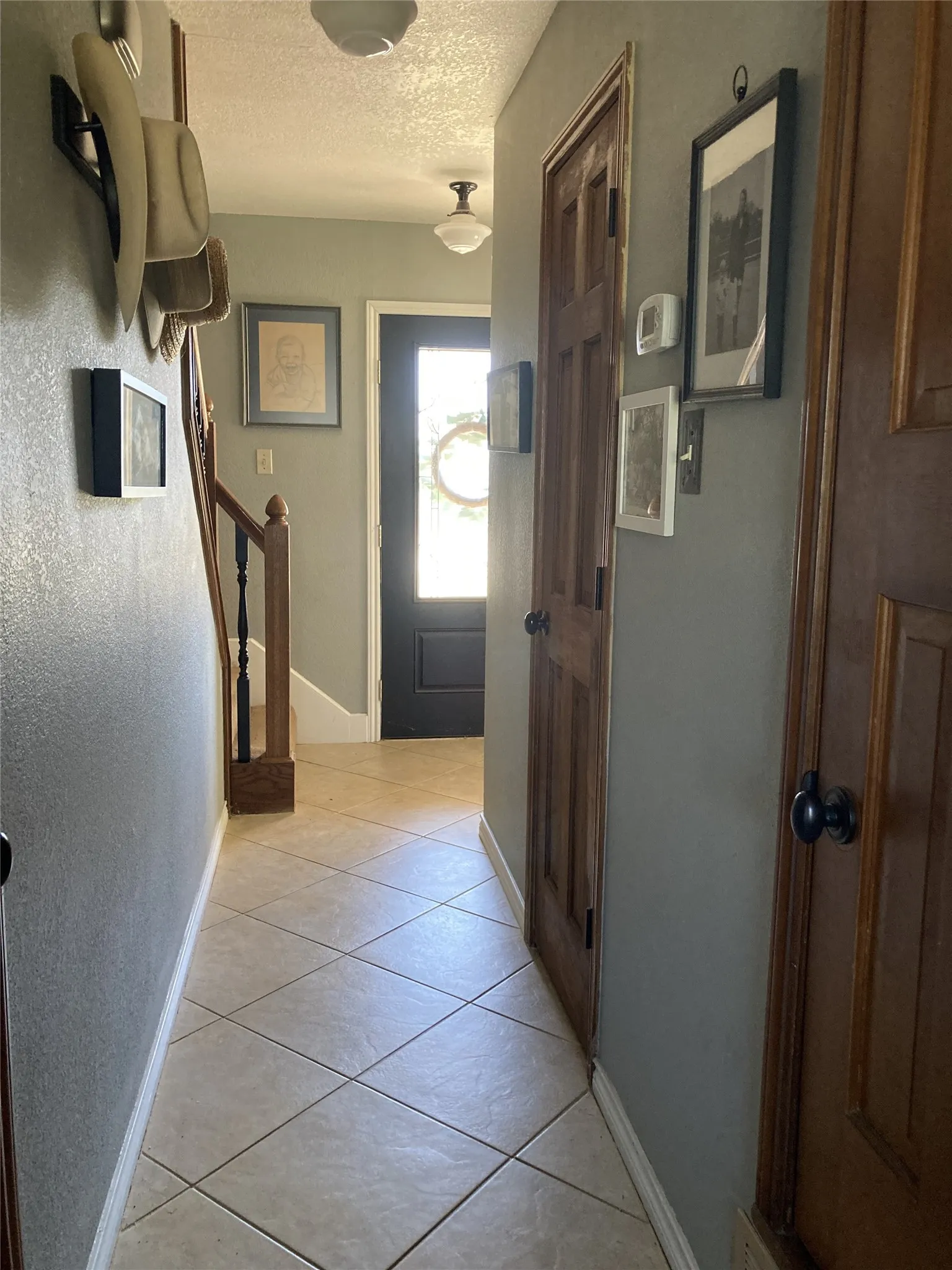 Single Family Residence For Sale in Hood County , 700 Aqua Vista Drive, Granbury, Texas 76049, 4 Bedroom, 4 Bathroom, 2 Garage spaces, 2,140 Sqft, built in 1986, mls#21401040, Real Estate Agent in Granbury, Homes For Sale in Hood county, Homes For Sale in Granbury, Realtor in Granbury Texas, Real Estate Brokerage Independent Realty Texas, Luminita Cordes Realtor