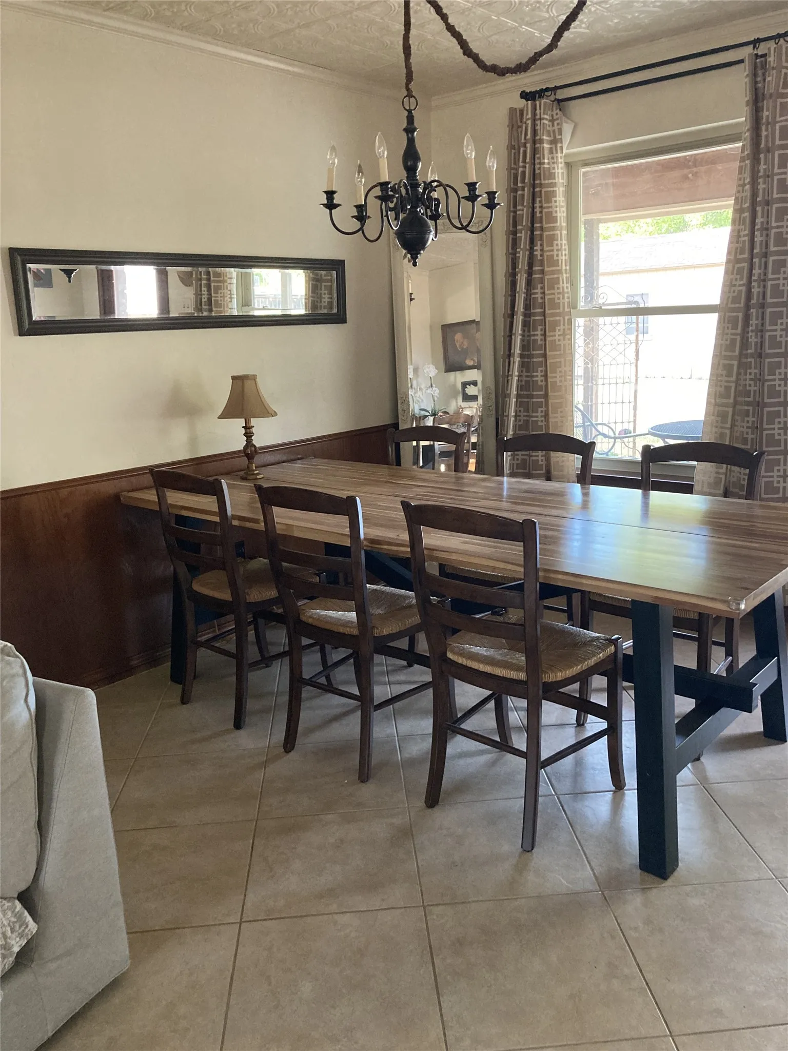 Single Family Residence For Sale in Hood County , 700 Aqua Vista Drive, Granbury, Texas 76049, 4 Bedroom, 4 Bathroom, 2 Garage spaces, 2,140 Sqft, built in 1986, mls#21401040, Real Estate Agent in Granbury, Homes For Sale in Hood county, Homes For Sale in Granbury, Realtor in Granbury Texas, Real Estate Brokerage Independent Realty Texas, Luminita Cordes Realtor