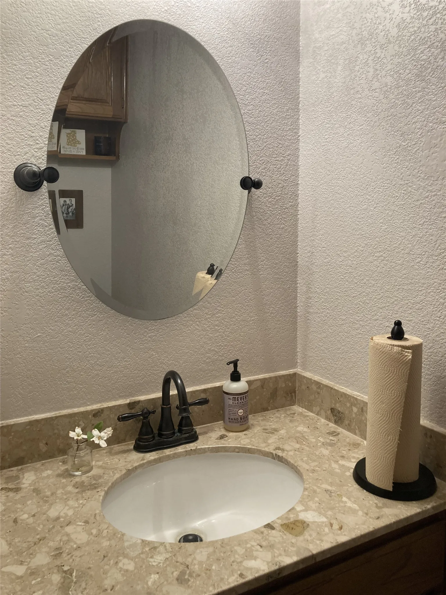Single Family Residence For Sale in Hood County , 700 Aqua Vista Drive, Granbury, Texas 76049, 4 Bedroom, 4 Bathroom, 2 Garage spaces, 2,140 Sqft, built in 1986, mls#21401040, Real Estate Agent in Granbury, Homes For Sale in Hood county, Homes For Sale in Granbury, Realtor in Granbury Texas, Real Estate Brokerage Independent Realty Texas, Luminita Cordes Realtor