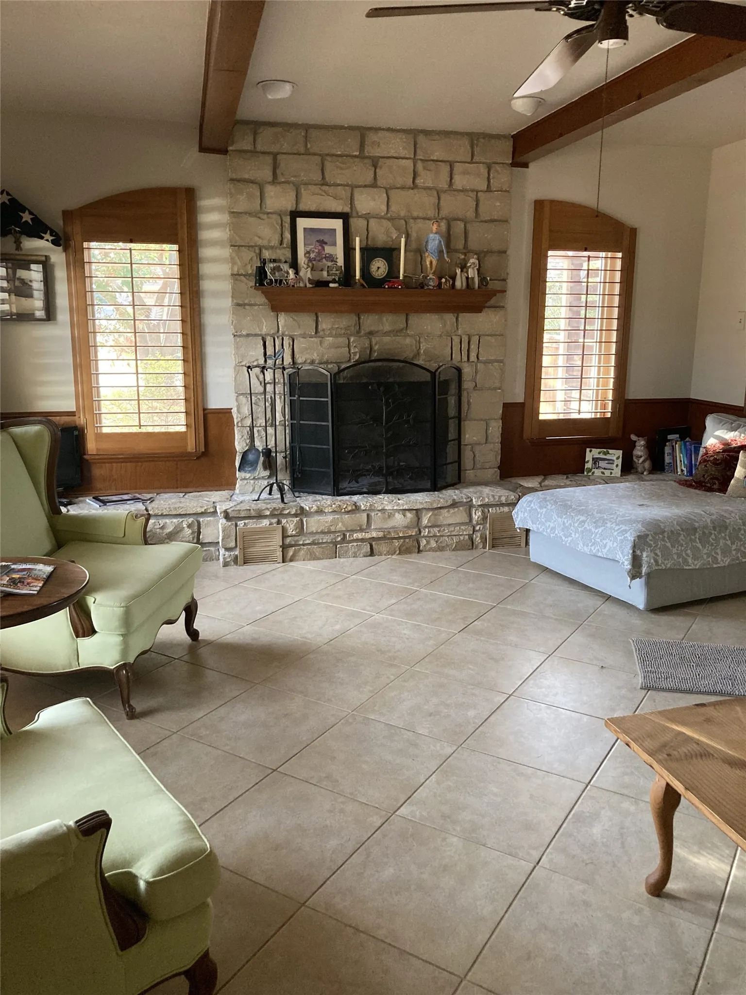 Single Family Residence For Sale in Hood County , 700 Aqua Vista Drive, Granbury, Texas 76049, 4 Bedroom, 4 Bathroom, 2 Garage spaces, 2,140 Sqft, built in 1986, mls#21401040, Real Estate Agent in Granbury, Homes For Sale in Hood county, Homes For Sale in Granbury, Realtor in Granbury Texas, Real Estate Brokerage Independent Realty Texas, Luminita Cordes Realtor