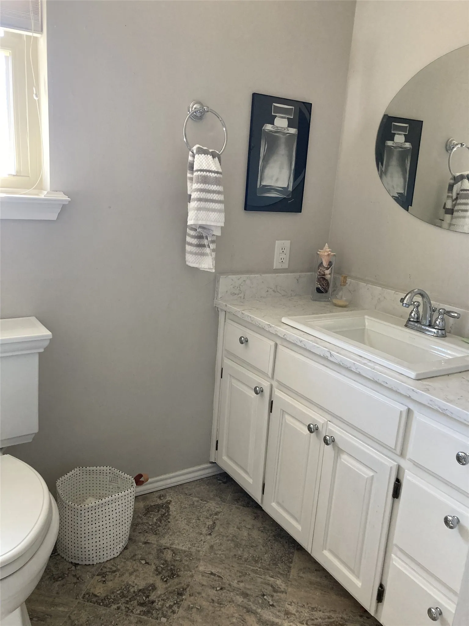 Single Family Residence For Sale in Hood County , 700 Aqua Vista Drive, Granbury, Texas 76049, 4 Bedroom, 4 Bathroom, 2 Garage spaces, 2,140 Sqft, built in 1986, mls#21401040, Real Estate Agent in Granbury, Homes For Sale in Hood county, Homes For Sale in Granbury, Realtor in Granbury Texas, Real Estate Brokerage Independent Realty Texas, Luminita Cordes Realtor