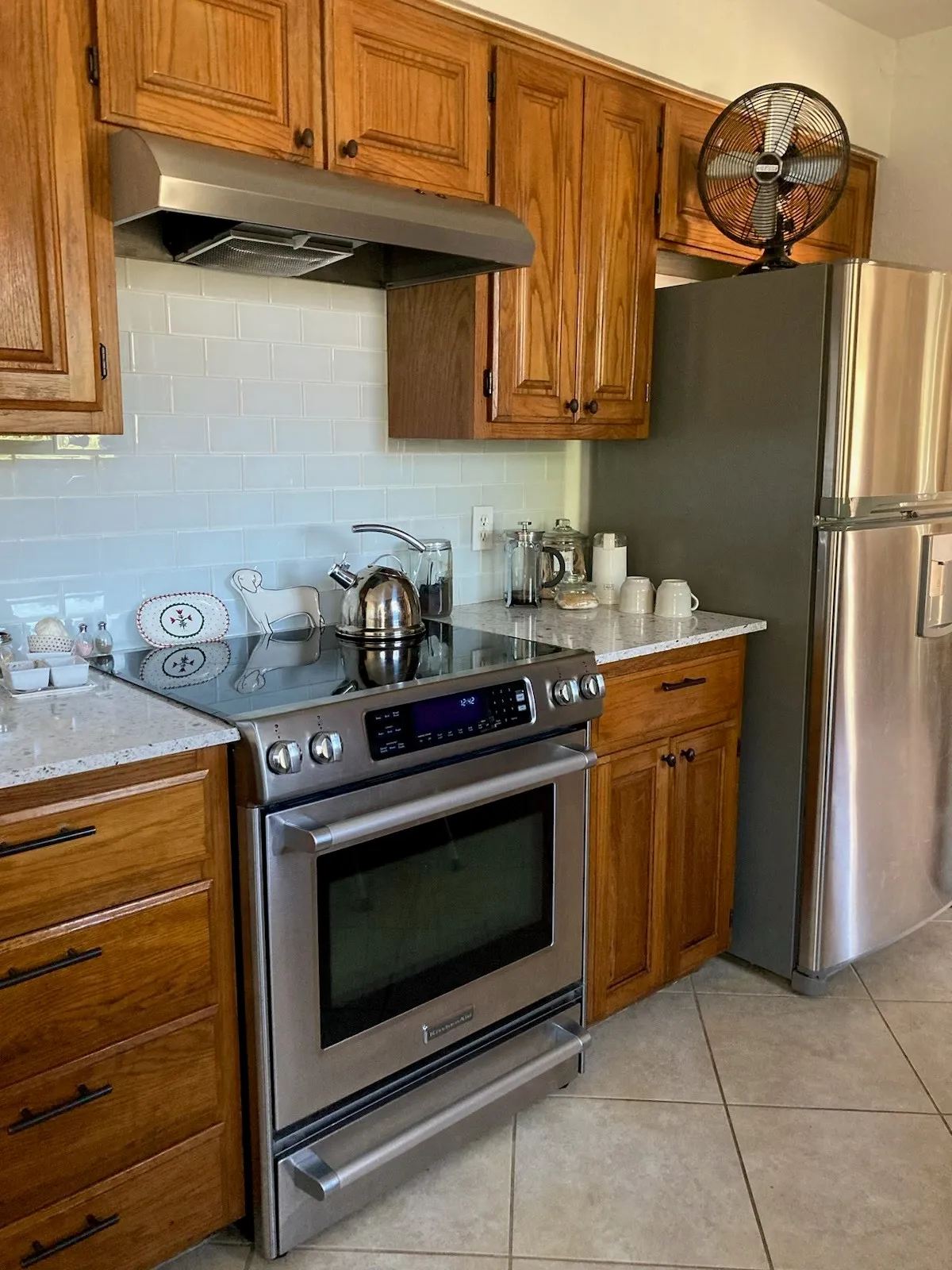 Single Family Residence For Sale in Hood County , 700 Aqua Vista Drive, Granbury, Texas 76049, 4 Bedroom, 4 Bathroom, 2 Garage spaces, 2,140 Sqft, built in 1986, mls#21401040, Real Estate Agent in Granbury, Homes For Sale in Hood county, Homes For Sale in Granbury, Realtor in Granbury Texas, Real Estate Brokerage Independent Realty Texas, Luminita Cordes Realtor