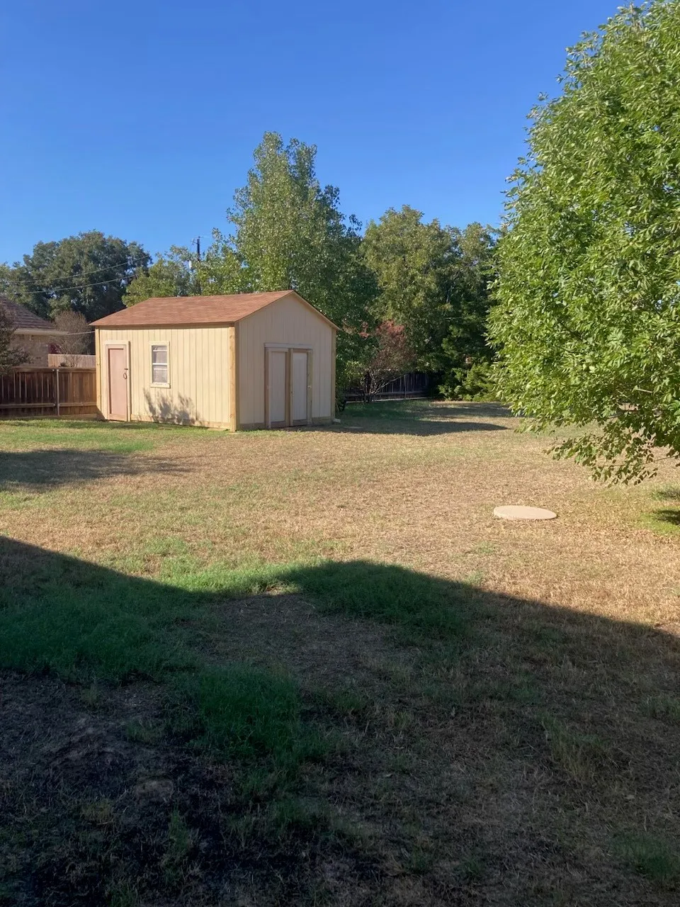 Single Family Residence For Sale in Hood County , 700 Aqua Vista Drive, Granbury, Texas 76049, 4 Bedroom, 4 Bathroom, 2 Garage spaces, 2,140 Sqft, built in 1986, mls#21401040, Real Estate Agent in Granbury, Homes For Sale in Hood county, Homes For Sale in Granbury, Realtor in Granbury Texas, Real Estate Brokerage Independent Realty Texas, Luminita Cordes Realtor