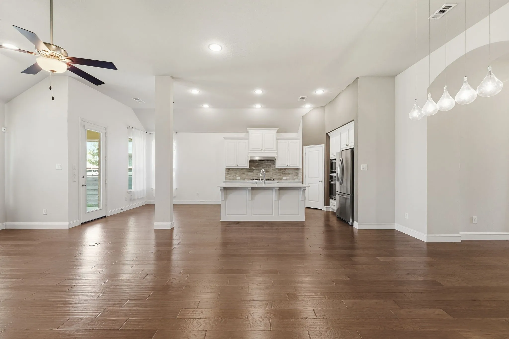 Single Family Residence For Rent in Denton County , 5117 Ember Place, Little Elm, Texas 76227, 3 Bedroom, 3 Bathroom, 2 Garage spaces, 2,245 Sqft, built in 2017, mls#21401283, Real Estate Agent in Little Elm, Homes For Rent in Denton county, Homes For Rent in Little Elm, Realtor in Little Elm Texas, Real Estate Brokerage Independent Realty Texas, Luminita Cordes Realtor