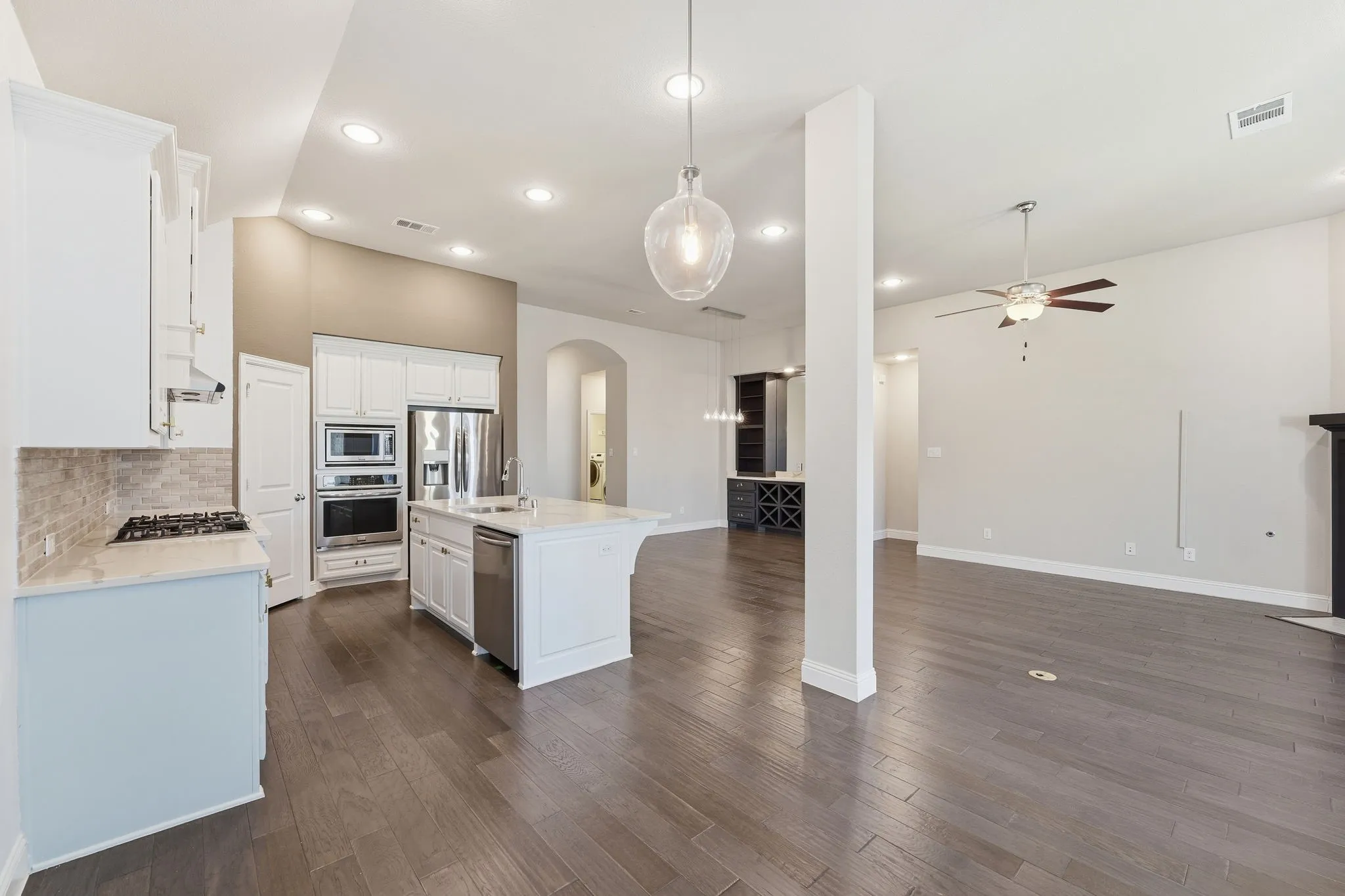 Single Family Residence For Rent in Denton County , 5117 Ember Place, Little Elm, Texas 76227, 3 Bedroom, 3 Bathroom, 2 Garage spaces, 2,245 Sqft, built in 2017, mls#21401283, Real Estate Agent in Little Elm, Homes For Rent in Denton county, Homes For Rent in Little Elm, Realtor in Little Elm Texas, Real Estate Brokerage Independent Realty Texas, Luminita Cordes Realtor