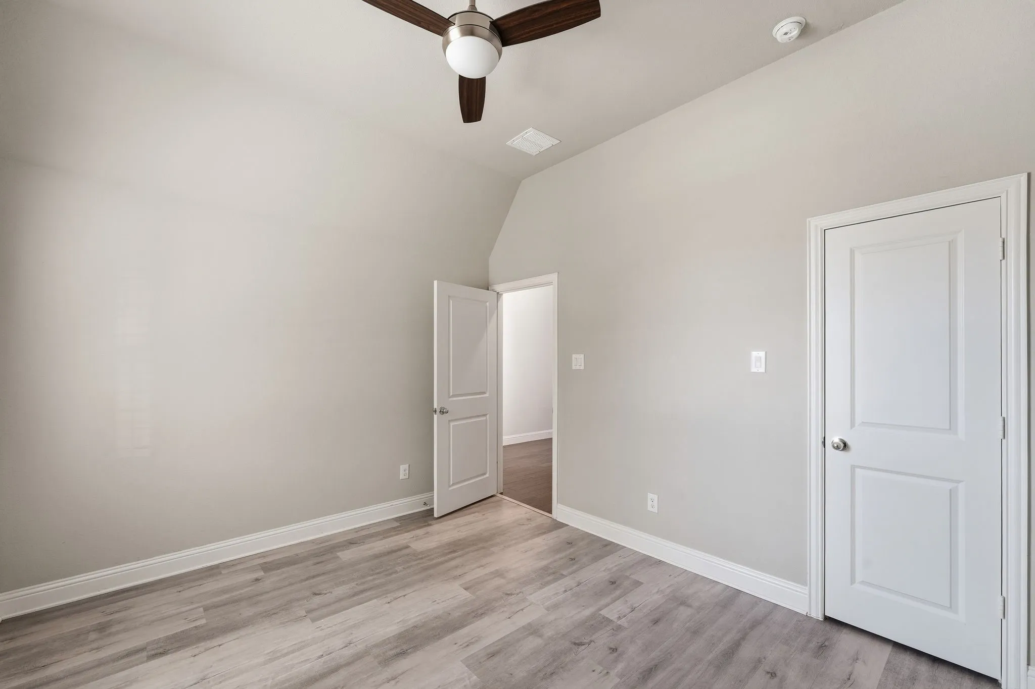 Single Family Residence For Rent in Denton County , 5117 Ember Place, Little Elm, Texas 76227, 3 Bedroom, 3 Bathroom, 2 Garage spaces, 2,245 Sqft, built in 2017, mls#21401283, Real Estate Agent in Little Elm, Homes For Rent in Denton county, Homes For Rent in Little Elm, Realtor in Little Elm Texas, Real Estate Brokerage Independent Realty Texas, Luminita Cordes Realtor