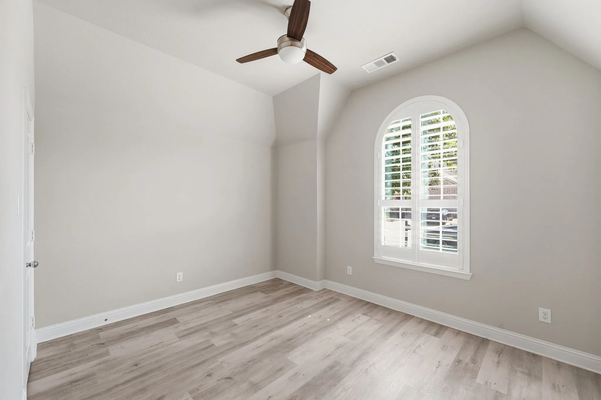 Single Family Residence For Rent in Denton County , 5117 Ember Place, Little Elm, Texas 76227, 3 Bedroom, 3 Bathroom, 2 Garage spaces, 2,245 Sqft, built in 2017, mls#21401283, Real Estate Agent in Little Elm, Homes For Rent in Denton county, Homes For Rent in Little Elm, Realtor in Little Elm Texas, Real Estate Brokerage Independent Realty Texas, Luminita Cordes Realtor