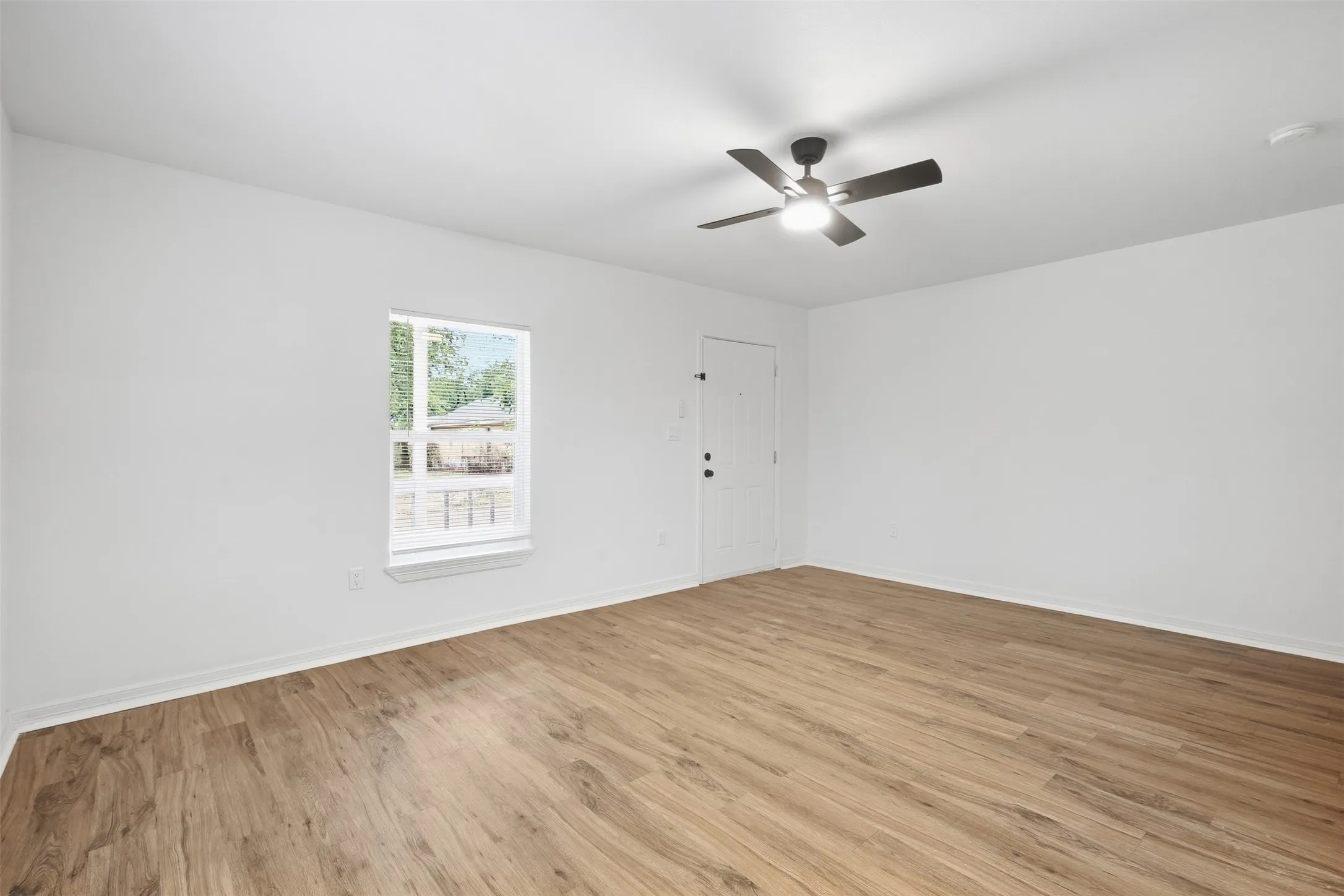 Single Family Residence For Sale in Grayson County , 920 E Chaffin Street, Sherman, Texas 75090, 3 Bedroom, 2 Bathroom, Garage spaces, 1,056 Sqft, built in 1946, mls#21402113, Real Estate Agent in Sherman, Homes For Sale in Grayson county, Homes For Sale in Sherman, Realtor in Sherman Texas, Real Estate Brokerage Independent Realty Texas, Luminita Cordes Realtor