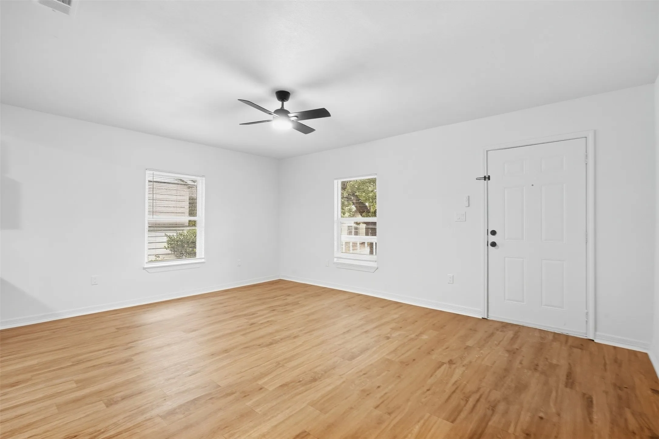 Single Family Residence For Sale in Grayson County , 920 E Chaffin Street, Sherman, Texas 75090, 3 Bedroom, 2 Bathroom, Garage spaces, 1,056 Sqft, built in 1946, mls#21402113, Real Estate Agent in Sherman, Homes For Sale in Grayson county, Homes For Sale in Sherman, Realtor in Sherman Texas, Real Estate Brokerage Independent Realty Texas, Luminita Cordes Realtor