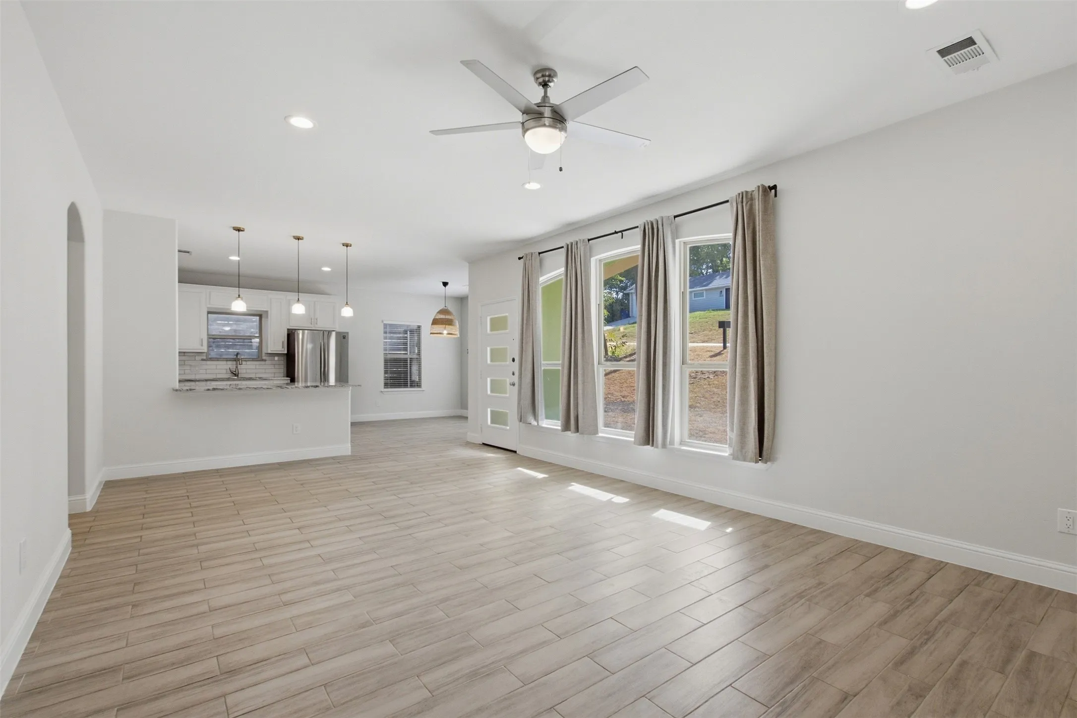 Single Family Residence For Sale in Dallas County , 2617 Ripple Road, Dallas, Texas 75241, 3 Bedroom, 2 Bathroom, Garage spaces, 1,613 Sqft, built in 2020, mls#21401736, Real Estate Agent in Dallas, Homes For Sale in Dallas county, Homes For Sale in Dallas, Realtor in Dallas Texas, Real Estate Brokerage Independent Realty Texas, Luminita Cordes Realtor