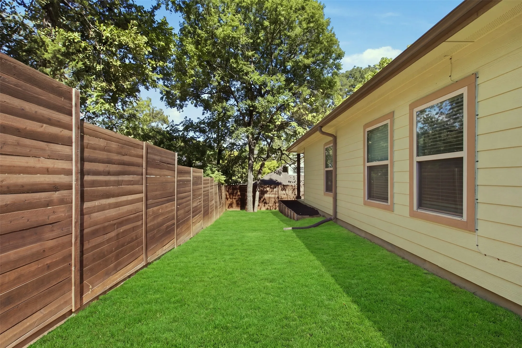 Single Family Residence For Sale in Dallas County , 2617 Ripple Road, Dallas, Texas 75241, 3 Bedroom, 2 Bathroom, Garage spaces, 1,613 Sqft, built in 2020, mls#21401736, Real Estate Agent in Dallas, Homes For Sale in Dallas county, Homes For Sale in Dallas, Realtor in Dallas Texas, Real Estate Brokerage Independent Realty Texas, Luminita Cordes Realtor