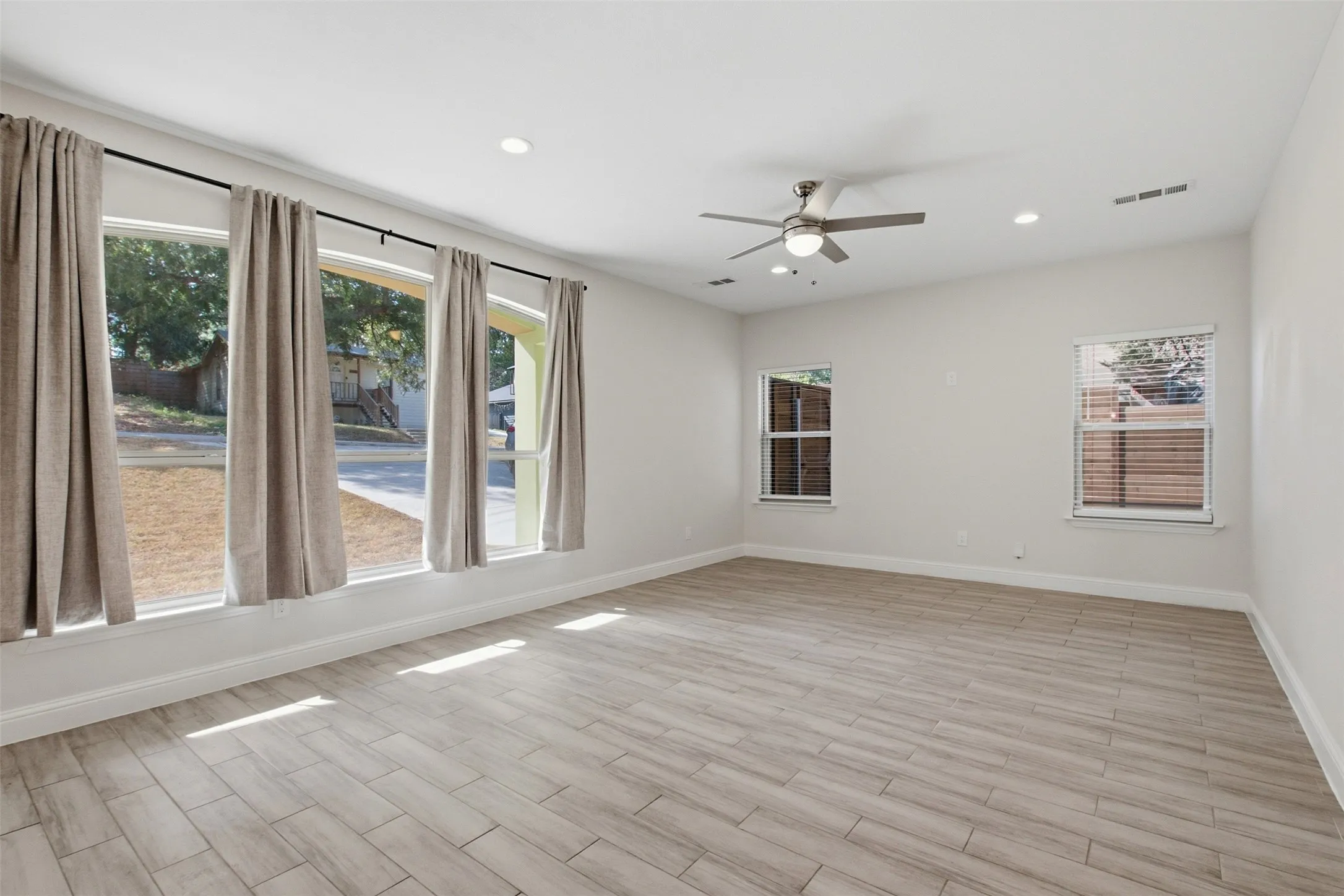 Single Family Residence For Sale in Dallas County , 2617 Ripple Road, Dallas, Texas 75241, 3 Bedroom, 2 Bathroom, Garage spaces, 1,613 Sqft, built in 2020, mls#21401736, Real Estate Agent in Dallas, Homes For Sale in Dallas county, Homes For Sale in Dallas, Realtor in Dallas Texas, Real Estate Brokerage Independent Realty Texas, Luminita Cordes Realtor