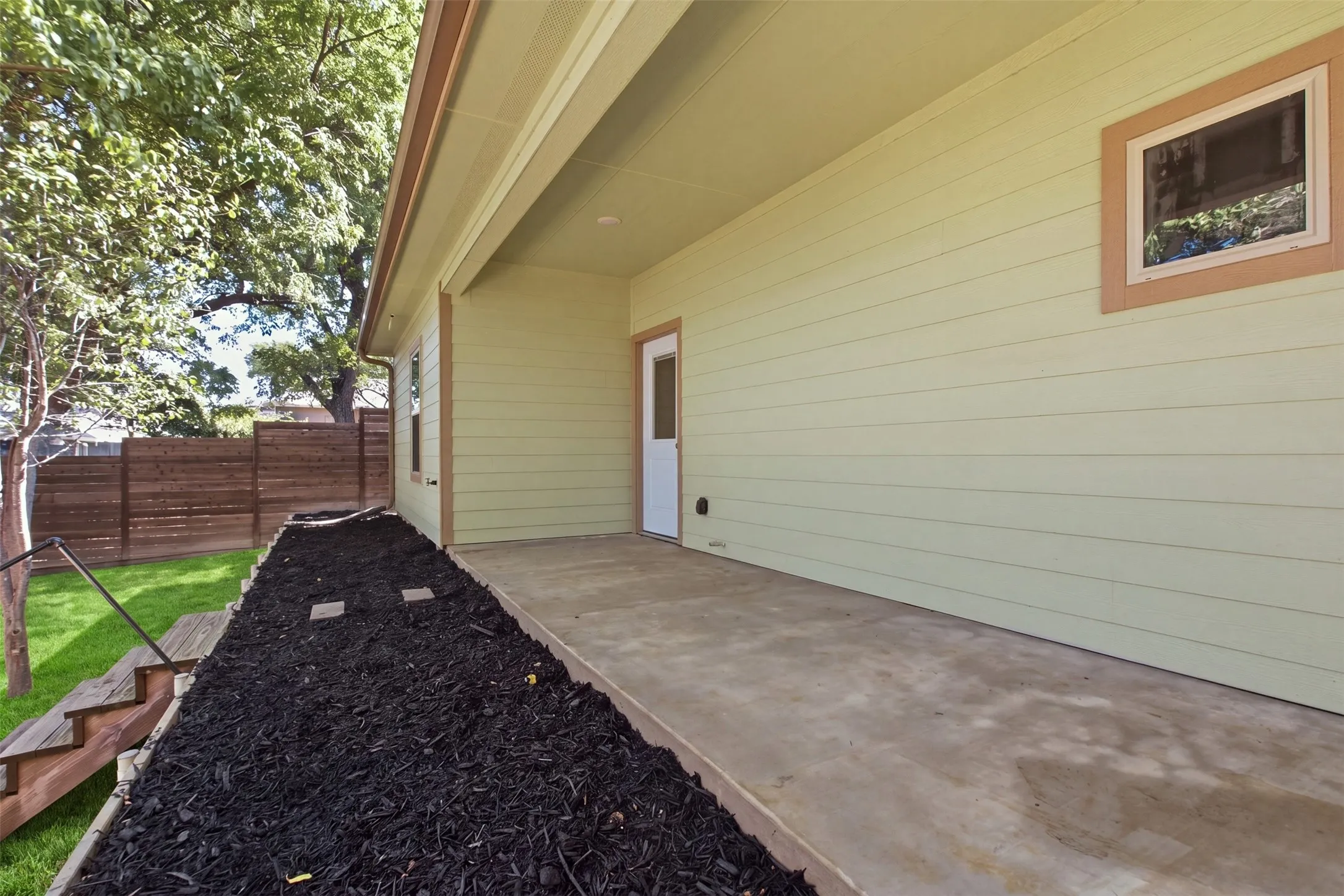 Single Family Residence For Sale in Dallas County , 2617 Ripple Road, Dallas, Texas 75241, 3 Bedroom, 2 Bathroom, Garage spaces, 1,613 Sqft, built in 2020, mls#21401736, Real Estate Agent in Dallas, Homes For Sale in Dallas county, Homes For Sale in Dallas, Realtor in Dallas Texas, Real Estate Brokerage Independent Realty Texas, Luminita Cordes Realtor