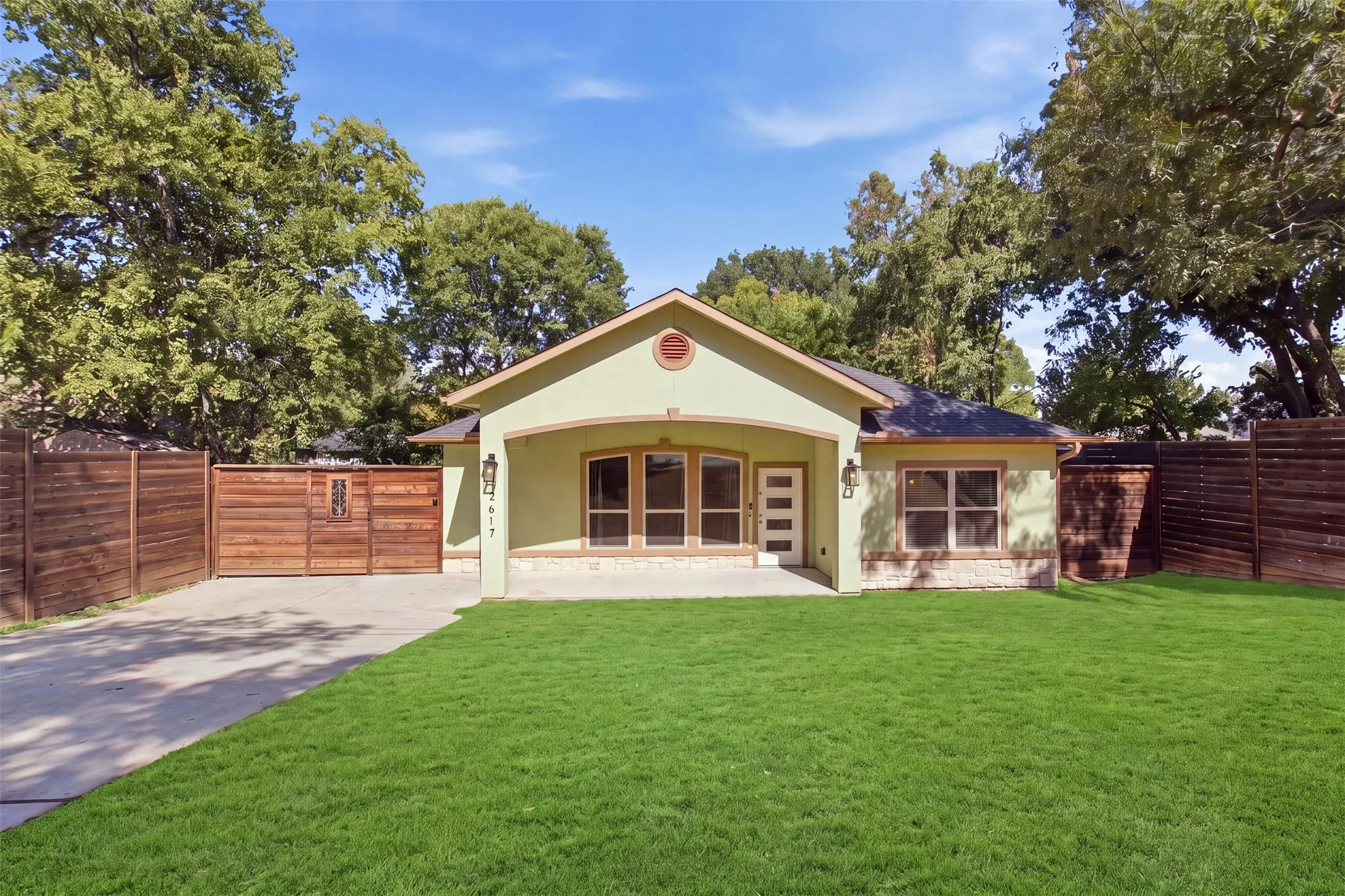 Single Family Residence For Sale in Dallas County , 2617 Ripple Road, Dallas, Texas 75241, 3 Bedroom, 2 Bathroom, Garage spaces, 1,613 Sqft, built in 2020, mls#21401736, Real Estate Agent in Dallas, Homes For Sale in Dallas county, Homes For Sale in Dallas, Realtor in Dallas Texas, Real Estate Brokerage Independent Realty Texas, Luminita Cordes Realtor