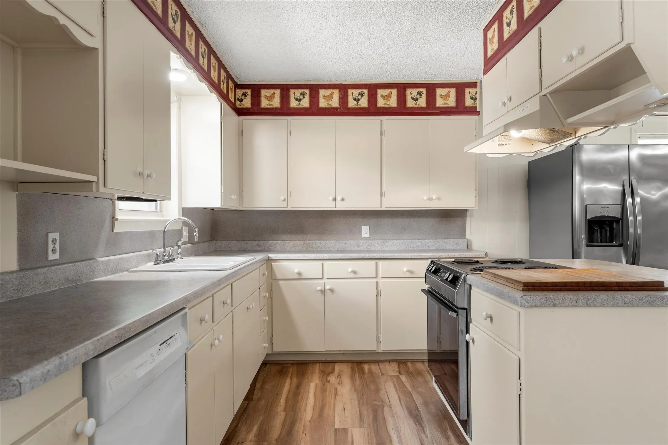 Single Family Residence For Sale in Mc Lennan County , 131 Ronwood, Woodway, Texas 76712, 3 Bedroom, 2 Bathroom, Garage spaces, 1,518 Sqft, built in 1978, mls#21402061, Real Estate Agent in Woodway, Homes For Sale in Mc Lennan county, Homes For Sale in Woodway, Realtor in Woodway Texas, Real Estate Brokerage Independent Realty Texas, Luminita Cordes Realtor