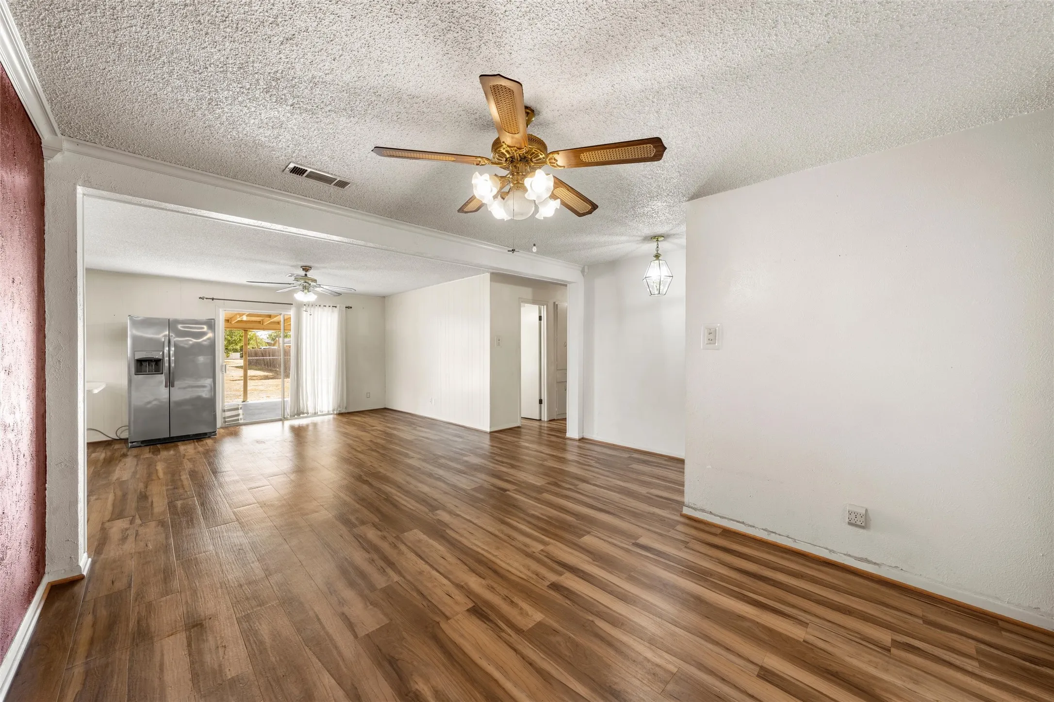 Single Family Residence For Sale in Mc Lennan County , 131 Ronwood, Woodway, Texas 76712, 3 Bedroom, 2 Bathroom, Garage spaces, 1,518 Sqft, built in 1978, mls#21402061, Real Estate Agent in Woodway, Homes For Sale in Mc Lennan county, Homes For Sale in Woodway, Realtor in Woodway Texas, Real Estate Brokerage Independent Realty Texas, Luminita Cordes Realtor