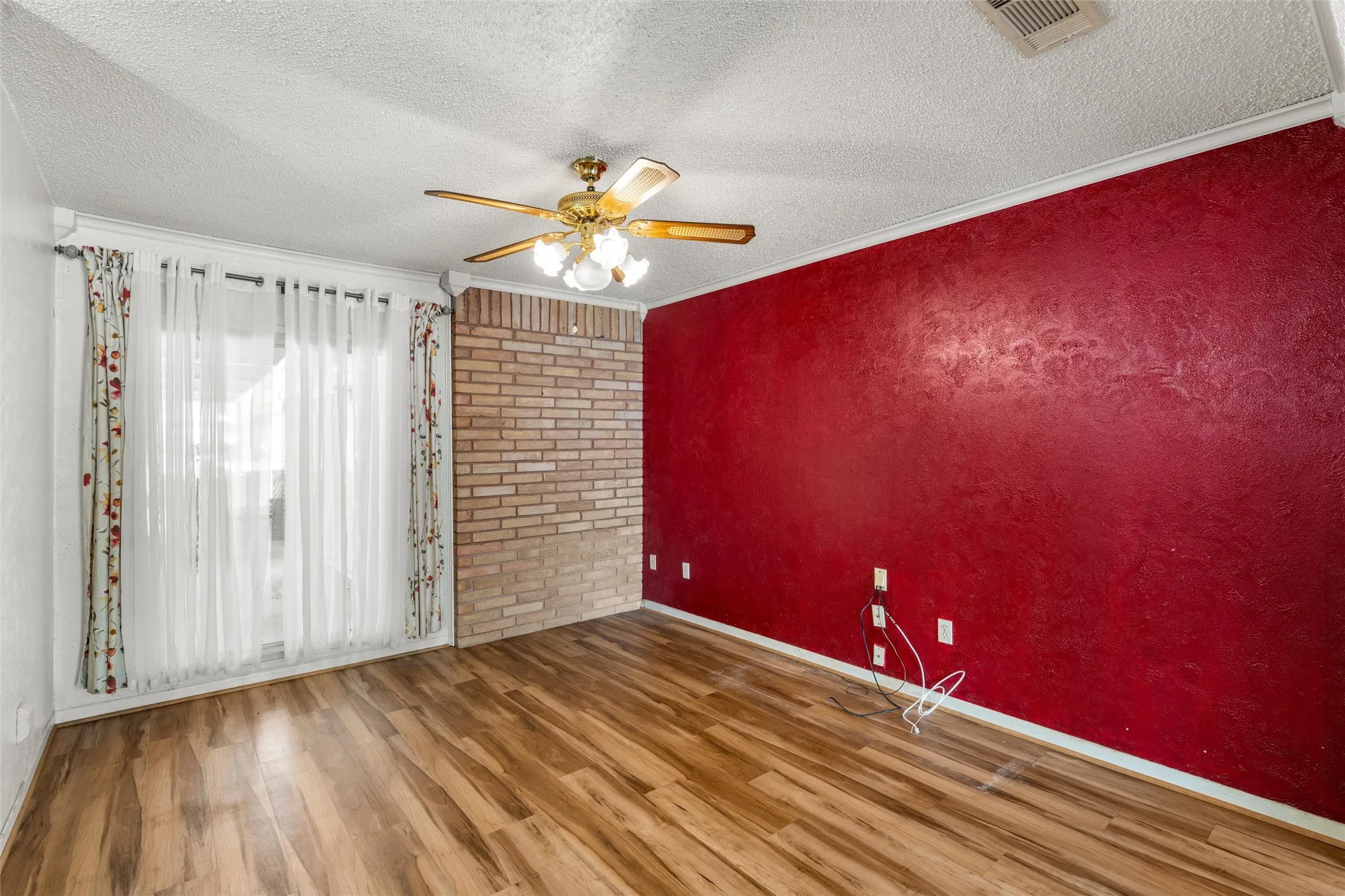 Single Family Residence For Sale in Mc Lennan County , 131 Ronwood, Woodway, Texas 76712, 3 Bedroom, 2 Bathroom, Garage spaces, 1,518 Sqft, built in 1978, mls#21402061, Real Estate Agent in Woodway, Homes For Sale in Mc Lennan county, Homes For Sale in Woodway, Realtor in Woodway Texas, Real Estate Brokerage Independent Realty Texas, Luminita Cordes Realtor