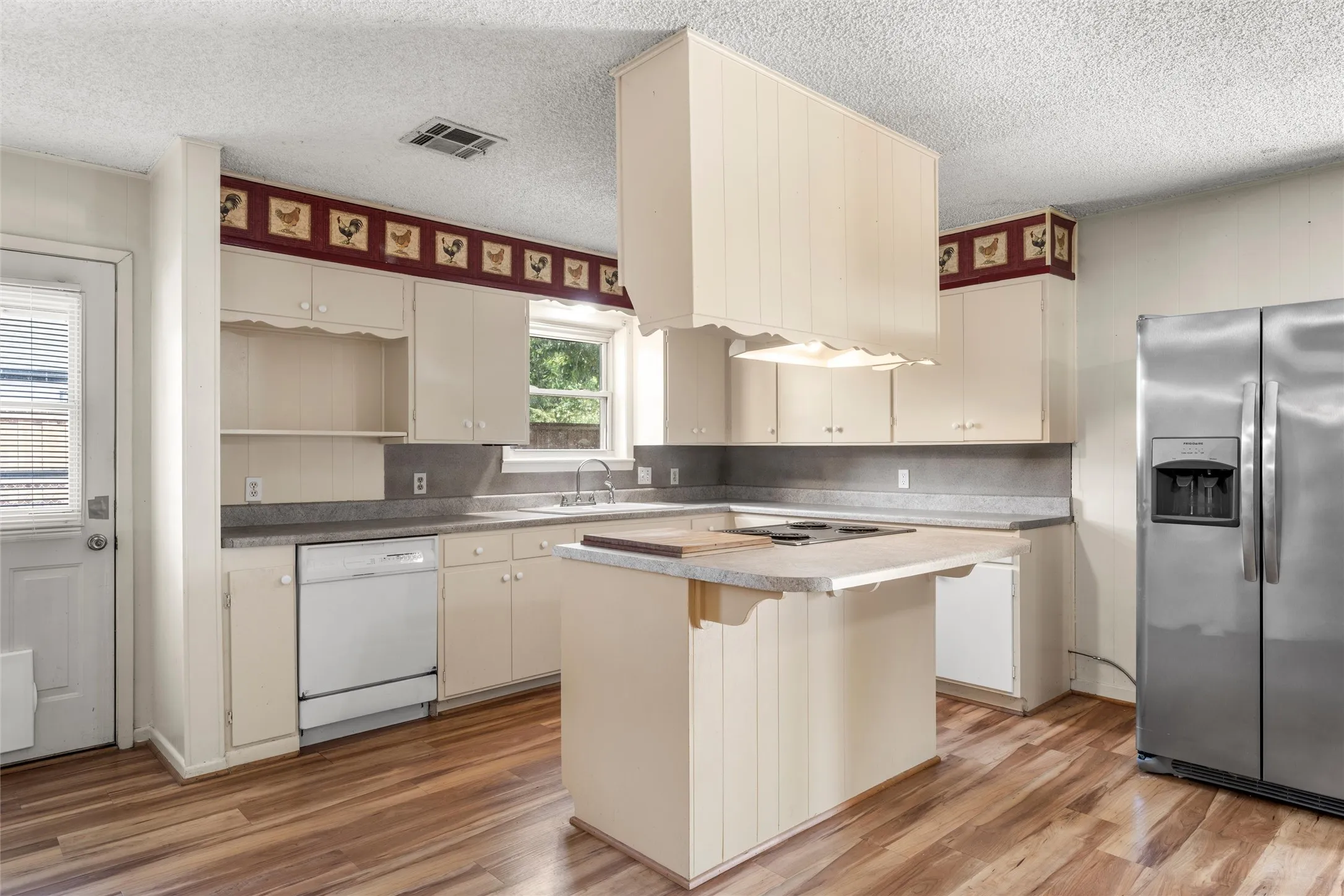 Single Family Residence For Sale in Mc Lennan County , 131 Ronwood, Woodway, Texas 76712, 3 Bedroom, 2 Bathroom, Garage spaces, 1,518 Sqft, built in 1978, mls#21402061, Real Estate Agent in Woodway, Homes For Sale in Mc Lennan county, Homes For Sale in Woodway, Realtor in Woodway Texas, Real Estate Brokerage Independent Realty Texas, Luminita Cordes Realtor