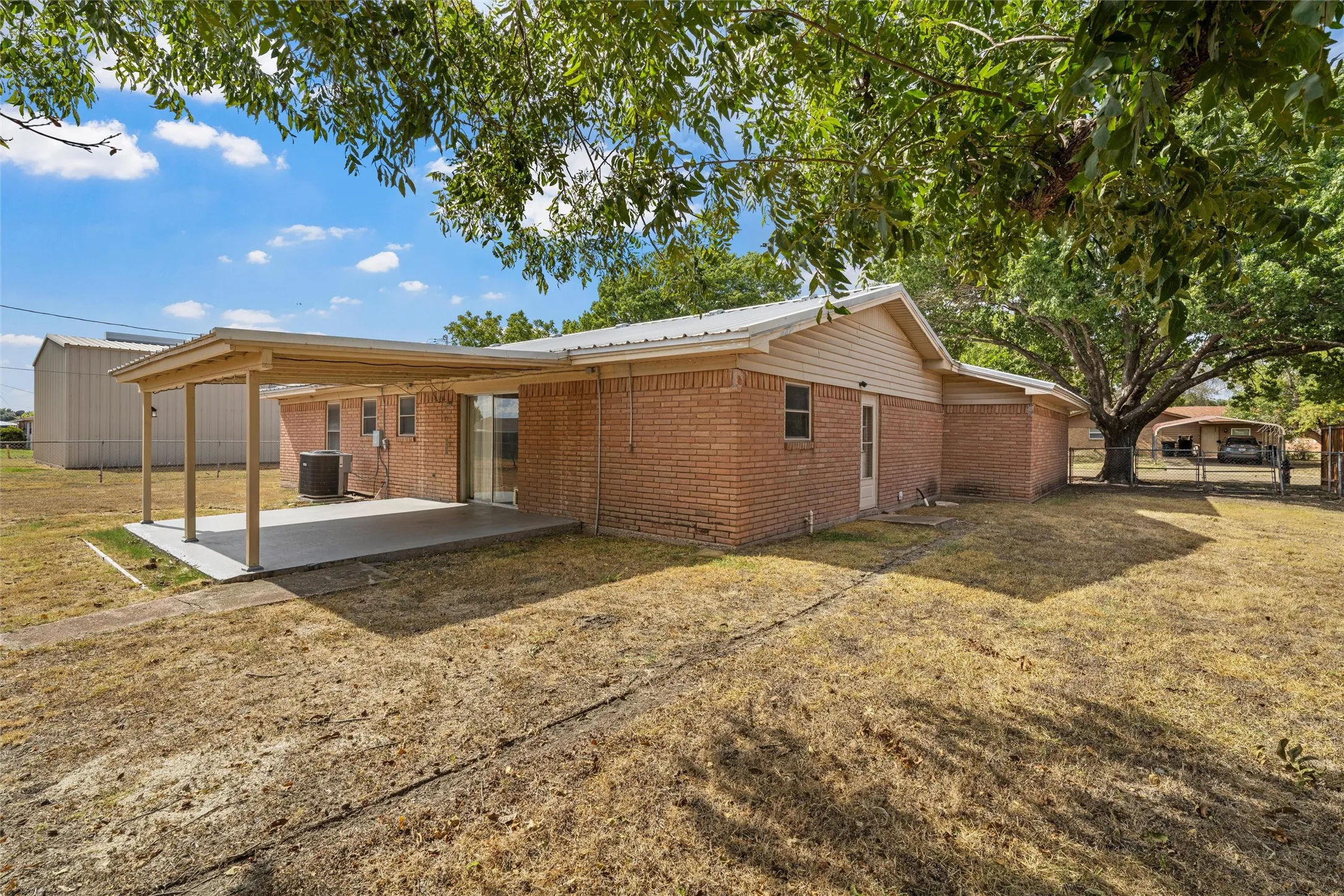 Single Family Residence For Sale in Mc Lennan County , 131 Ronwood, Woodway, Texas 76712, 3 Bedroom, 2 Bathroom, Garage spaces, 1,518 Sqft, built in 1978, mls#21402061, Real Estate Agent in Woodway, Homes For Sale in Mc Lennan county, Homes For Sale in Woodway, Realtor in Woodway Texas, Real Estate Brokerage Independent Realty Texas, Luminita Cordes Realtor