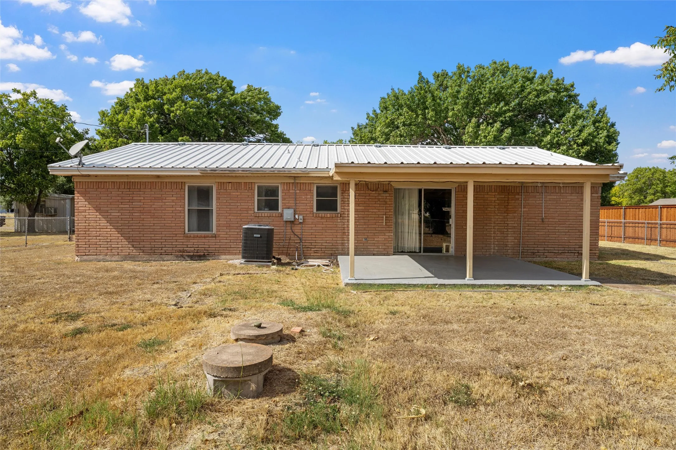 Single Family Residence For Sale in Mc Lennan County , 131 Ronwood, Woodway, Texas 76712, 3 Bedroom, 2 Bathroom, Garage spaces, 1,518 Sqft, built in 1978, mls#21402061, Real Estate Agent in Woodway, Homes For Sale in Mc Lennan county, Homes For Sale in Woodway, Realtor in Woodway Texas, Real Estate Brokerage Independent Realty Texas, Luminita Cordes Realtor