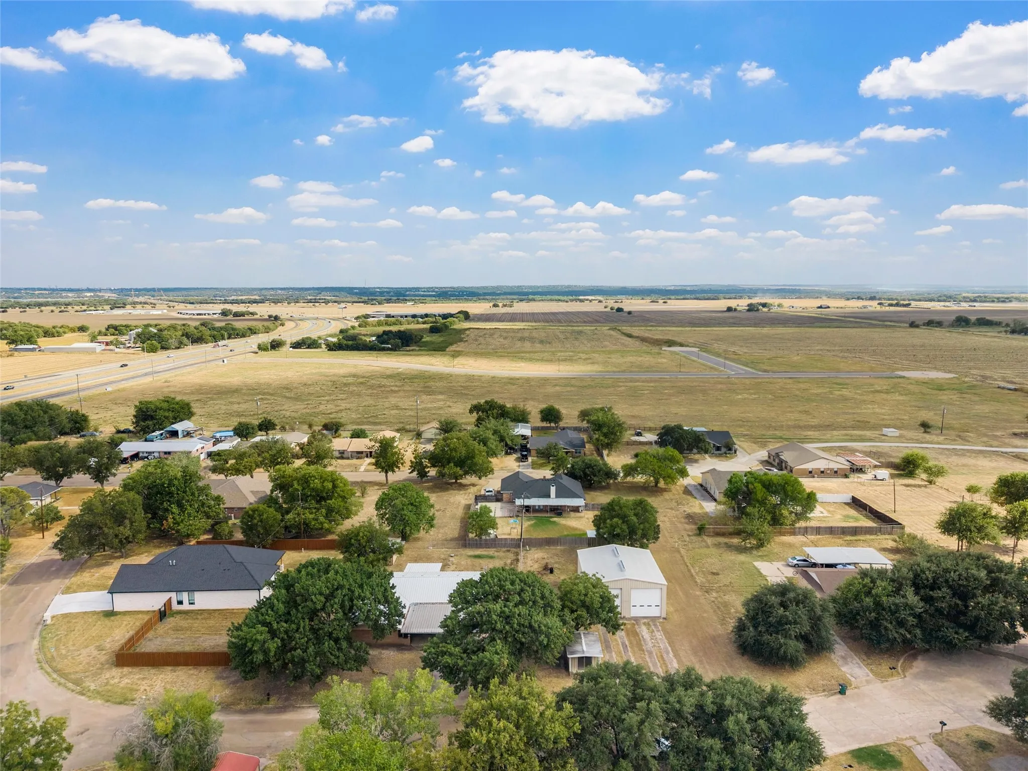 Single Family Residence For Sale in Mc Lennan County , 131 Ronwood, Woodway, Texas 76712, 3 Bedroom, 2 Bathroom, Garage spaces, 1,518 Sqft, built in 1978, mls#21402061, Real Estate Agent in Woodway, Homes For Sale in Mc Lennan county, Homes For Sale in Woodway, Realtor in Woodway Texas, Real Estate Brokerage Independent Realty Texas, Luminita Cordes Realtor