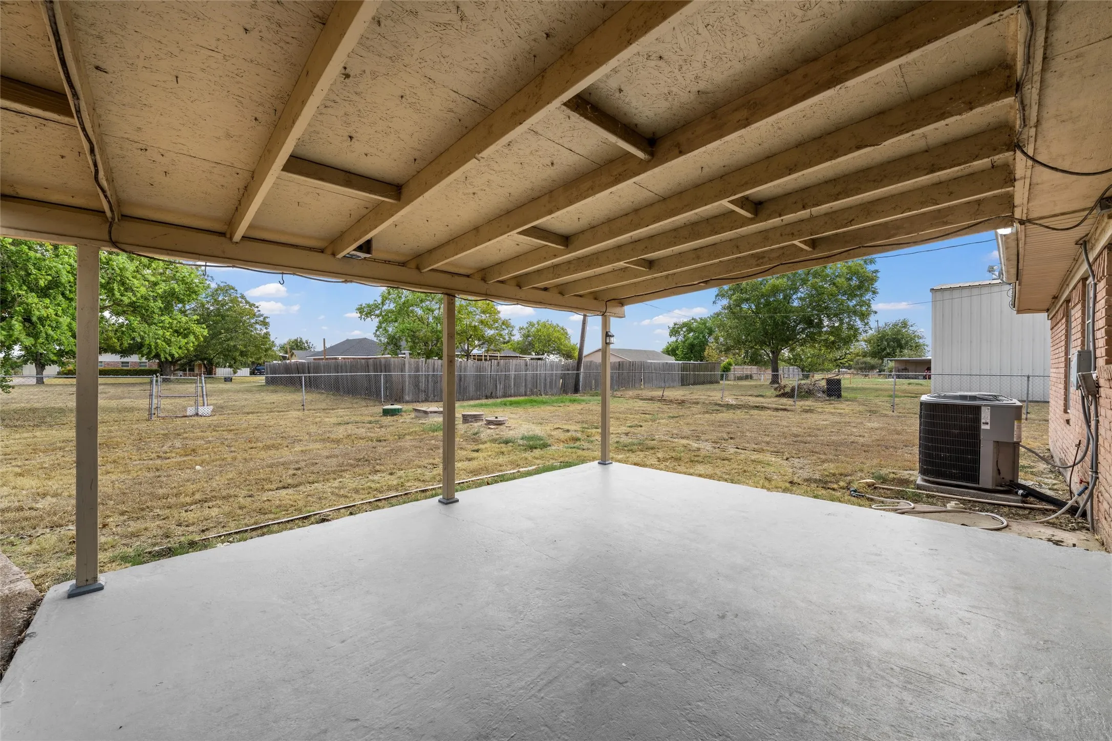 Single Family Residence For Sale in Mc Lennan County , 131 Ronwood, Woodway, Texas 76712, 3 Bedroom, 2 Bathroom, Garage spaces, 1,518 Sqft, built in 1978, mls#21402061, Real Estate Agent in Woodway, Homes For Sale in Mc Lennan county, Homes For Sale in Woodway, Realtor in Woodway Texas, Real Estate Brokerage Independent Realty Texas, Luminita Cordes Realtor