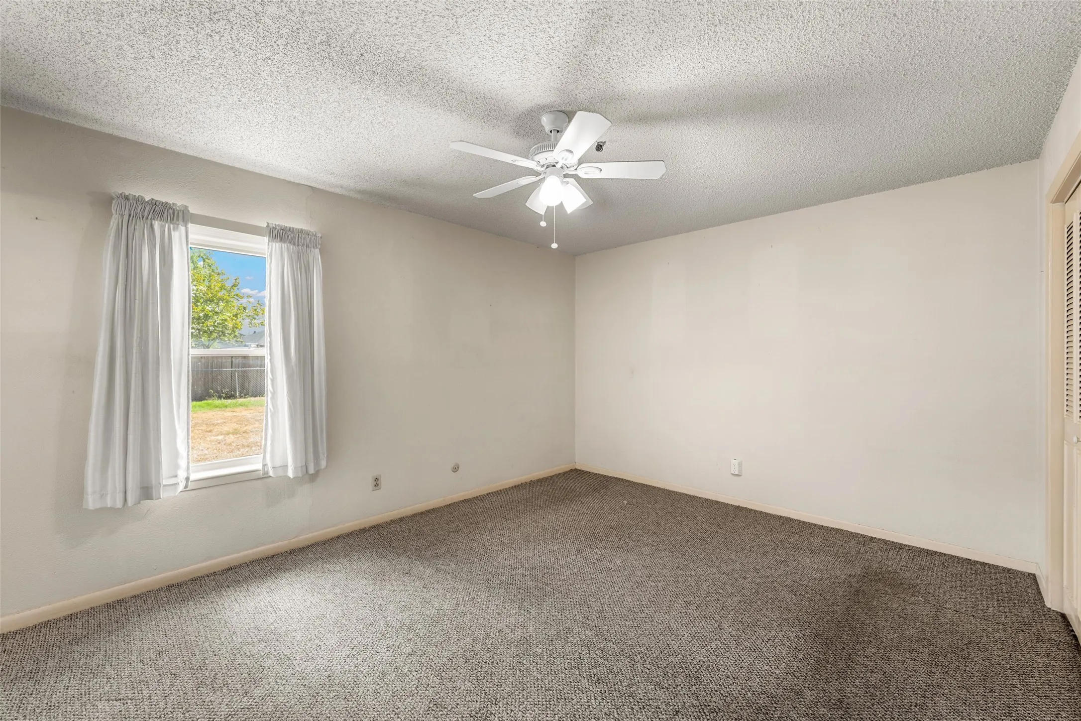 Single Family Residence For Sale in Mc Lennan County , 131 Ronwood, Woodway, Texas 76712, 3 Bedroom, 2 Bathroom, Garage spaces, 1,518 Sqft, built in 1978, mls#21402061, Real Estate Agent in Woodway, Homes For Sale in Mc Lennan county, Homes For Sale in Woodway, Realtor in Woodway Texas, Real Estate Brokerage Independent Realty Texas, Luminita Cordes Realtor