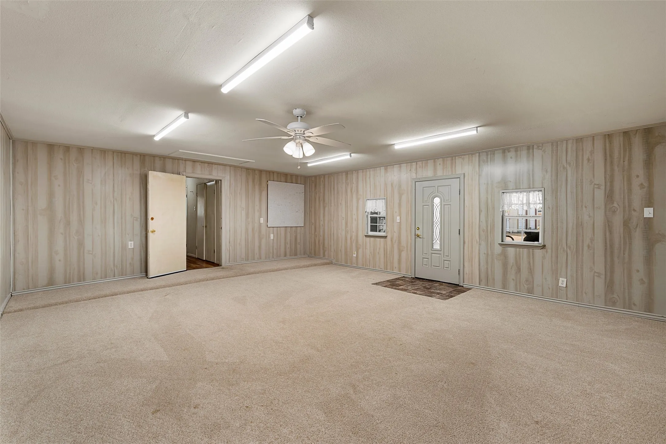 Single Family Residence For Sale in Mc Lennan County , 131 Ronwood, Woodway, Texas 76712, 3 Bedroom, 2 Bathroom, Garage spaces, 1,518 Sqft, built in 1978, mls#21402061, Real Estate Agent in Woodway, Homes For Sale in Mc Lennan county, Homes For Sale in Woodway, Realtor in Woodway Texas, Real Estate Brokerage Independent Realty Texas, Luminita Cordes Realtor