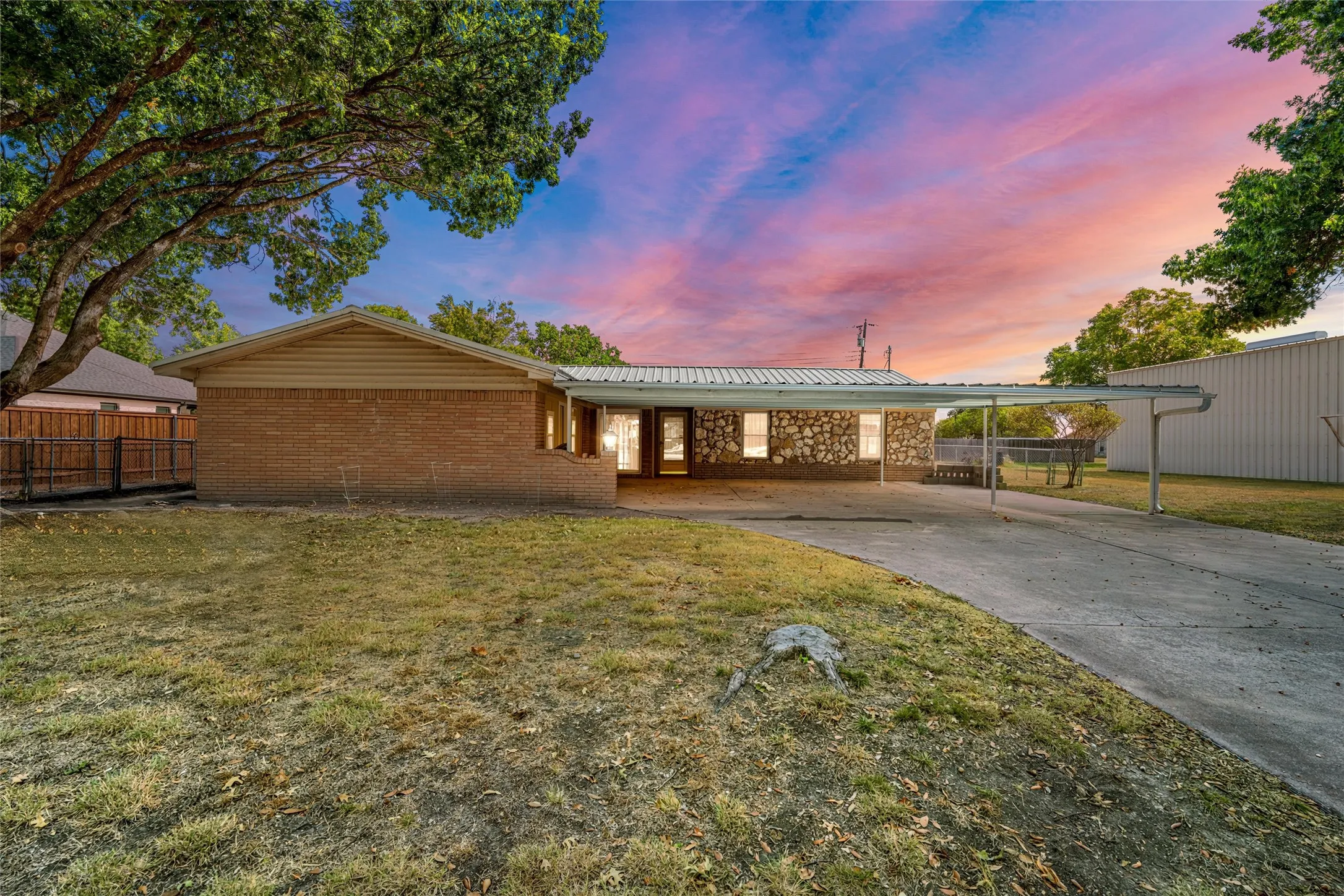 Single Family Residence For Sale in Mc Lennan County , 131 Ronwood, Woodway, Texas 76712, 3 Bedroom, 2 Bathroom, Garage spaces, 1,518 Sqft, built in 1978, mls#21402061, Real Estate Agent in Woodway, Homes For Sale in Mc Lennan county, Homes For Sale in Woodway, Realtor in Woodway Texas, Real Estate Brokerage Independent Realty Texas, Luminita Cordes Realtor