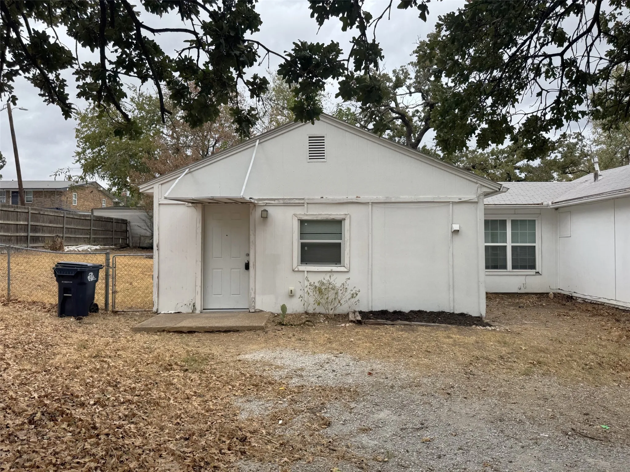 Duplex For Rent in Denton County , 708 IOOF Street B, Denton, Texas 76201, 2 Bedroom, 1 Bathroom, Garage spaces, 682 Sqft, built in 1935, mls#21402081, Real Estate Agent in Denton, Homes For Rent in Denton county, Homes For Rent in Denton, Realtor in Denton Texas, Real Estate Brokerage Independent Realty Texas, Luminita Cordes Realtor