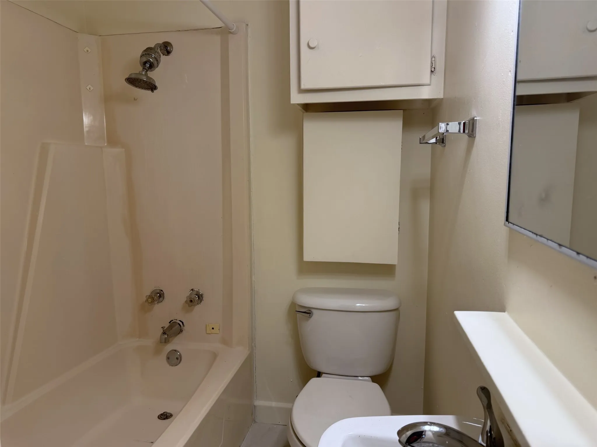 Duplex For Rent in Denton County , 708 IOOF Street B, Denton, Texas 76201, 2 Bedroom, 1 Bathroom, Garage spaces, 682 Sqft, built in 1935, mls#21402081, Real Estate Agent in Denton, Homes For Rent in Denton county, Homes For Rent in Denton, Realtor in Denton Texas, Real Estate Brokerage Independent Realty Texas, Luminita Cordes Realtor