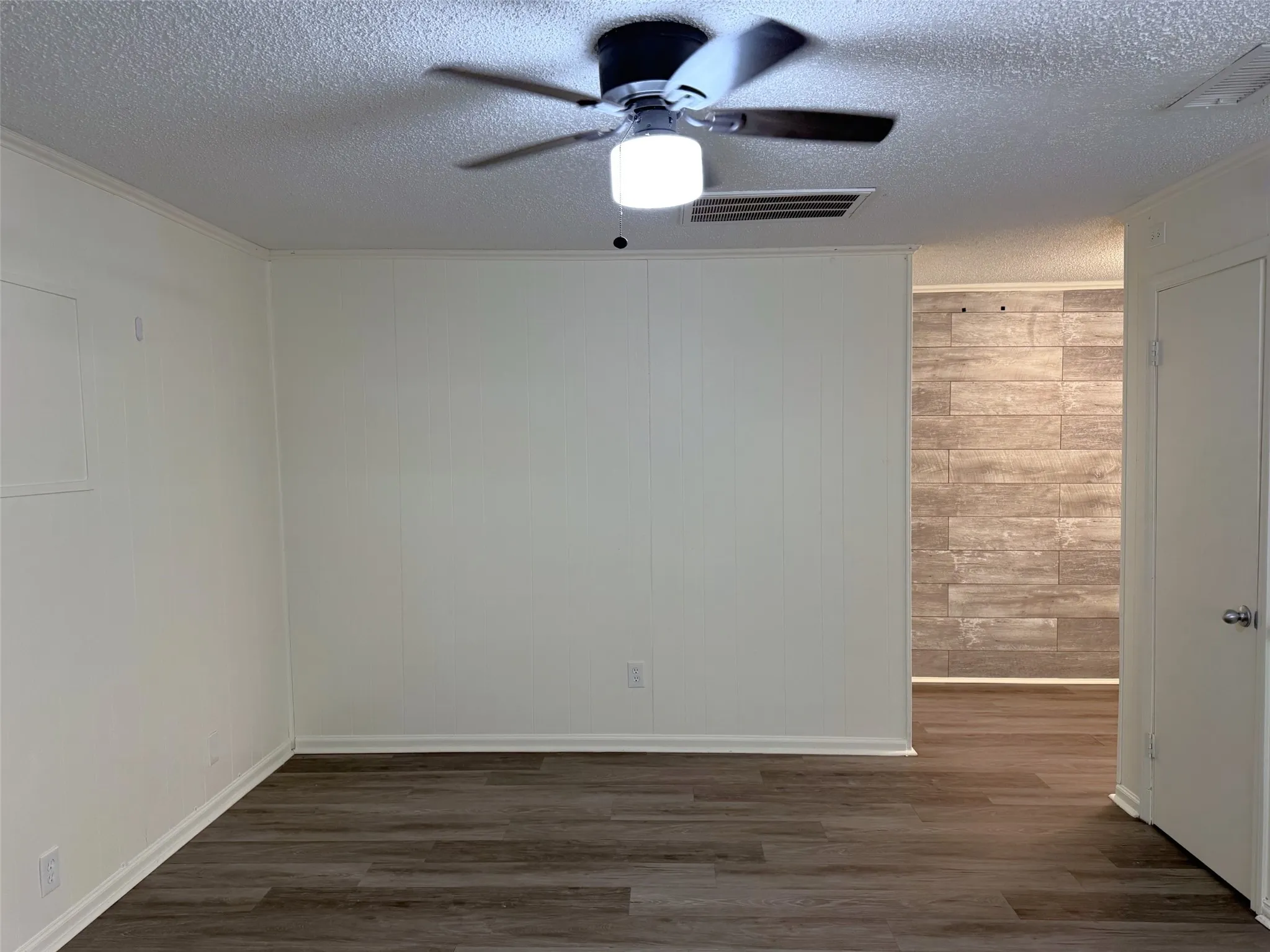 Duplex For Rent in Denton County , 708 IOOF Street B, Denton, Texas 76201, 2 Bedroom, 1 Bathroom, Garage spaces, 682 Sqft, built in 1935, mls#21402081, Real Estate Agent in Denton, Homes For Rent in Denton county, Homes For Rent in Denton, Realtor in Denton Texas, Real Estate Brokerage Independent Realty Texas, Luminita Cordes Realtor