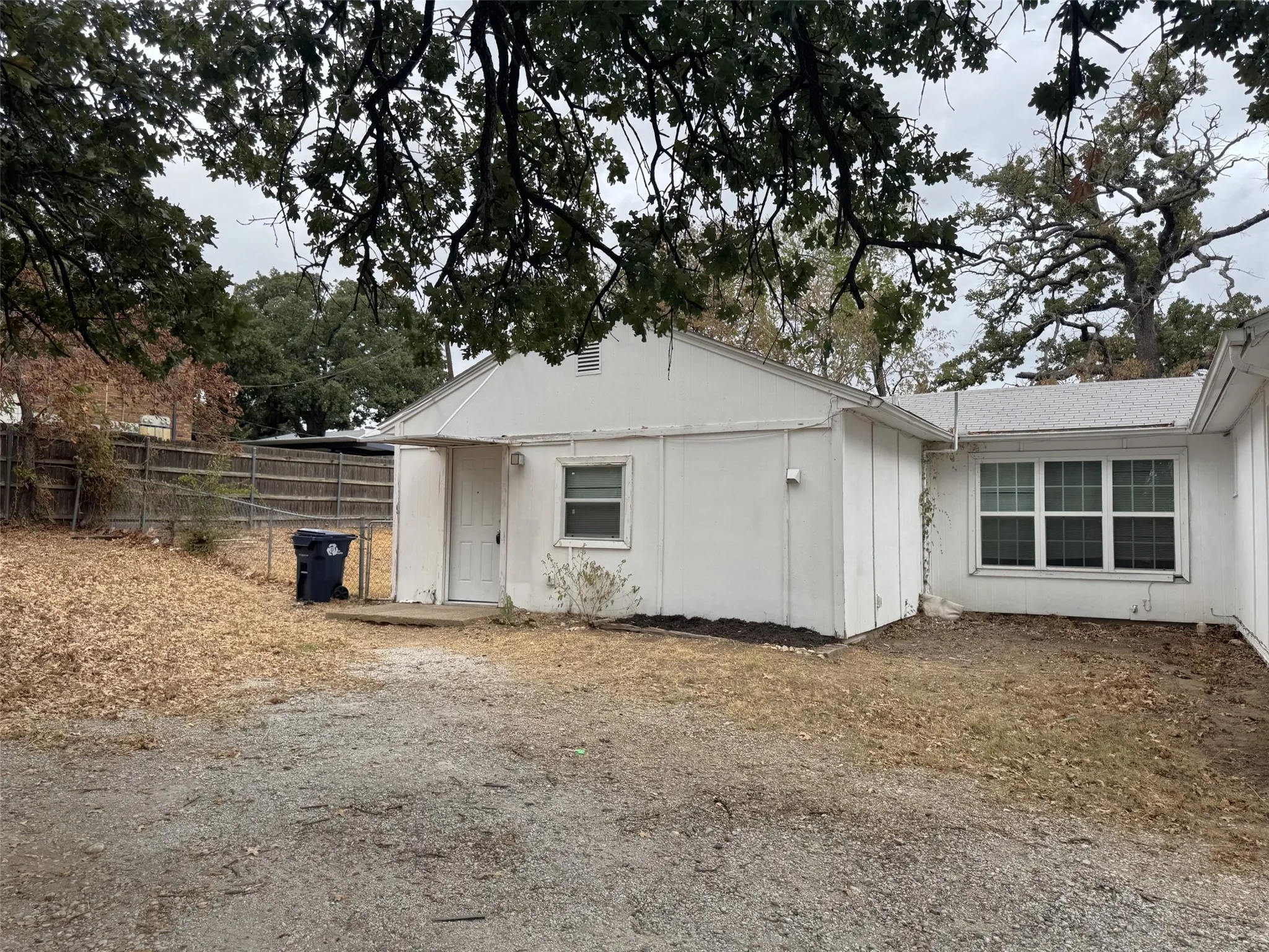 Duplex For Rent in Denton County , 708 IOOF Street B, Denton, Texas 76201, 2 Bedroom, 1 Bathroom, Garage spaces, 682 Sqft, built in 1935, mls#21402081, Real Estate Agent in Denton, Homes For Rent in Denton county, Homes For Rent in Denton, Realtor in Denton Texas, Real Estate Brokerage Independent Realty Texas, Luminita Cordes Realtor