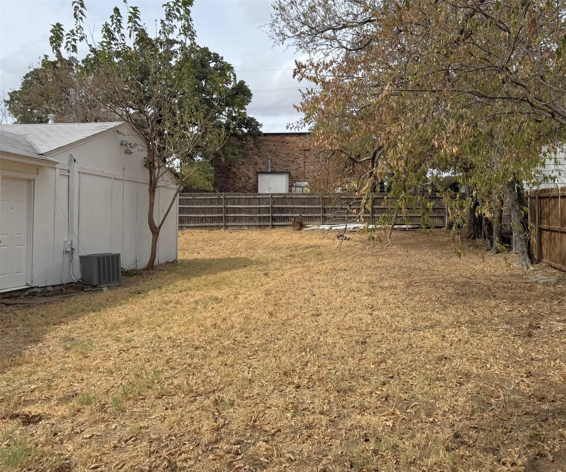 Duplex For Rent in Denton County , 708 IOOF Street B, Denton, Texas 76201, 2 Bedroom, 1 Bathroom, Garage spaces, 682 Sqft, built in 1935, mls#21402081, Real Estate Agent in Denton, Homes For Rent in Denton county, Homes For Rent in Denton, Realtor in Denton Texas, Real Estate Brokerage Independent Realty Texas, Luminita Cordes Realtor