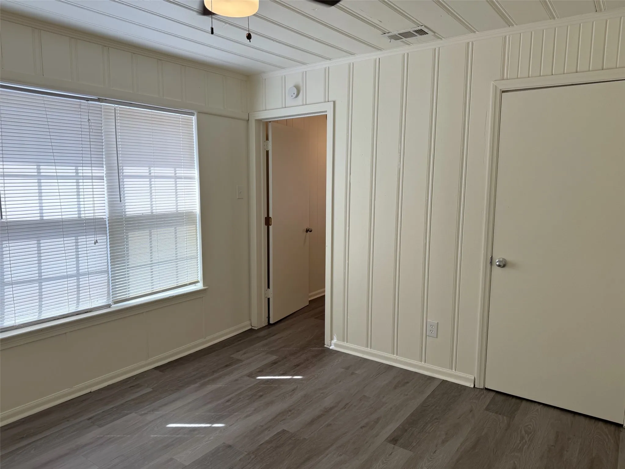 Duplex For Rent in Denton County , 708 IOOF Street B, Denton, Texas 76201, 2 Bedroom, 1 Bathroom, Garage spaces, 682 Sqft, built in 1935, mls#21402081, Real Estate Agent in Denton, Homes For Rent in Denton county, Homes For Rent in Denton, Realtor in Denton Texas, Real Estate Brokerage Independent Realty Texas, Luminita Cordes Realtor