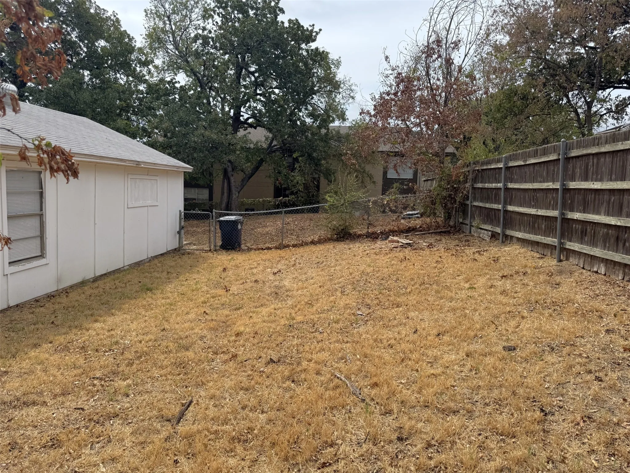 Duplex For Rent in Denton County , 708 IOOF Street B, Denton, Texas 76201, 2 Bedroom, 1 Bathroom, Garage spaces, 682 Sqft, built in 1935, mls#21402081, Real Estate Agent in Denton, Homes For Rent in Denton county, Homes For Rent in Denton, Realtor in Denton Texas, Real Estate Brokerage Independent Realty Texas, Luminita Cordes Realtor