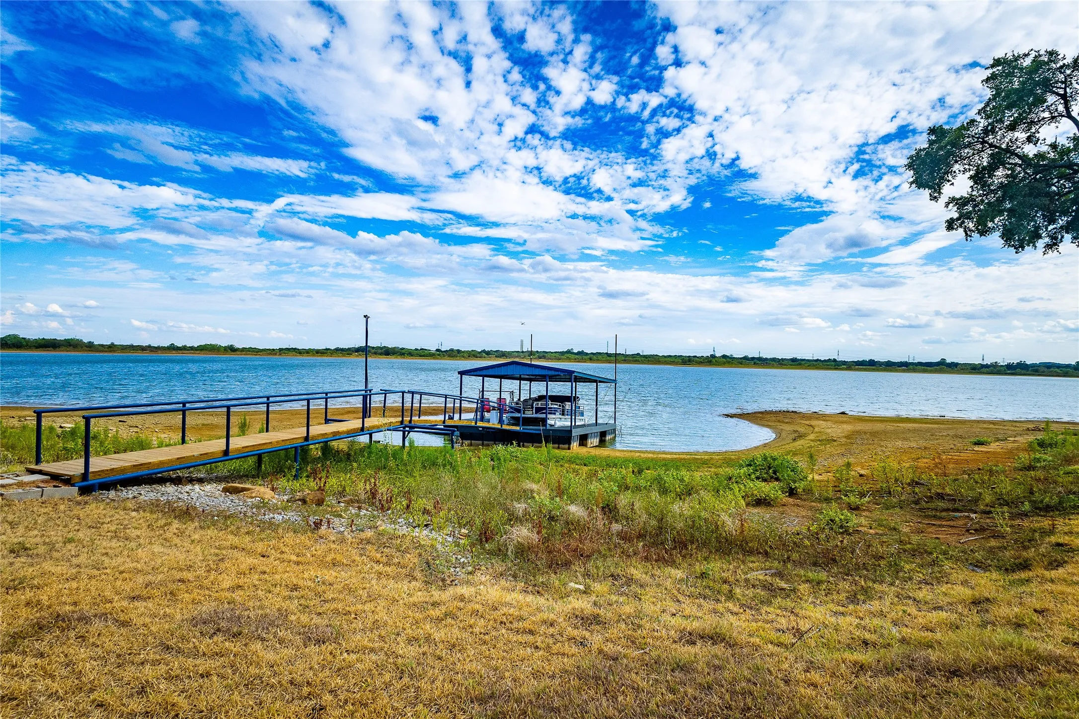 Single Family Residence For Sale in Young County , 618 Farm to Market Road 3003, Graham, Texas 76450, 4 Bedroom, 3 Bathroom, 2 Garage spaces, 2,393 Sqft, built in 1999, mls#21400474, Real Estate Agent in Graham, Homes For Sale in Young county, Homes For Sale in Graham, Realtor in Graham Texas, Real Estate Brokerage Independent Realty Texas, Luminita Cordes Realtor