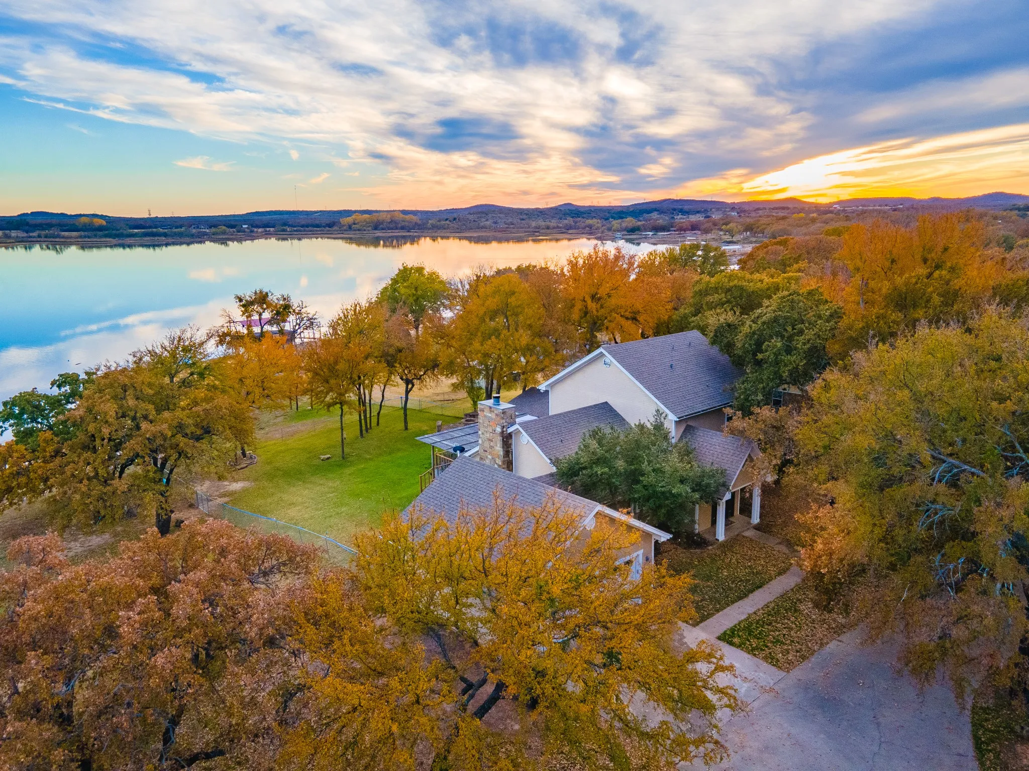 Single Family Residence For Sale in Young County , 618 Farm to Market Road 3003, Graham, Texas 76450, 4 Bedroom, 3 Bathroom, 2 Garage spaces, 2,393 Sqft, built in 1999, mls#21400474, Real Estate Agent in Graham, Homes For Sale in Young county, Homes For Sale in Graham, Realtor in Graham Texas, Real Estate Brokerage Independent Realty Texas, Luminita Cordes Realtor