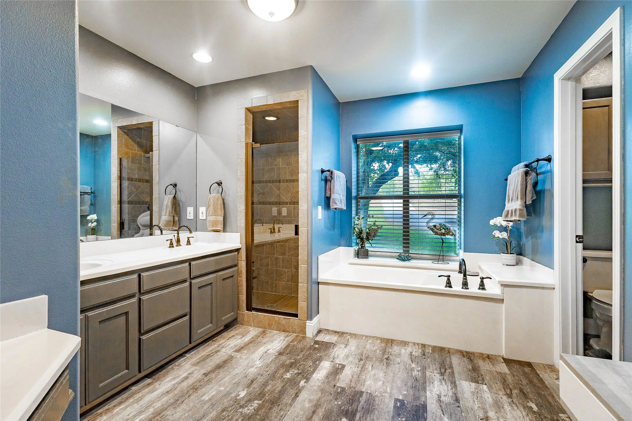 Single Family Residence For Sale in Young County , 618 Farm to Market Road 3003, Graham, Texas 76450, 4 Bedroom, 3 Bathroom, 2 Garage spaces, 2,393 Sqft, built in 1999, mls#21400474, Real Estate Agent in Graham, Homes For Sale in Young county, Homes For Sale in Graham, Realtor in Graham Texas, Real Estate Brokerage Independent Realty Texas, Luminita Cordes Realtor