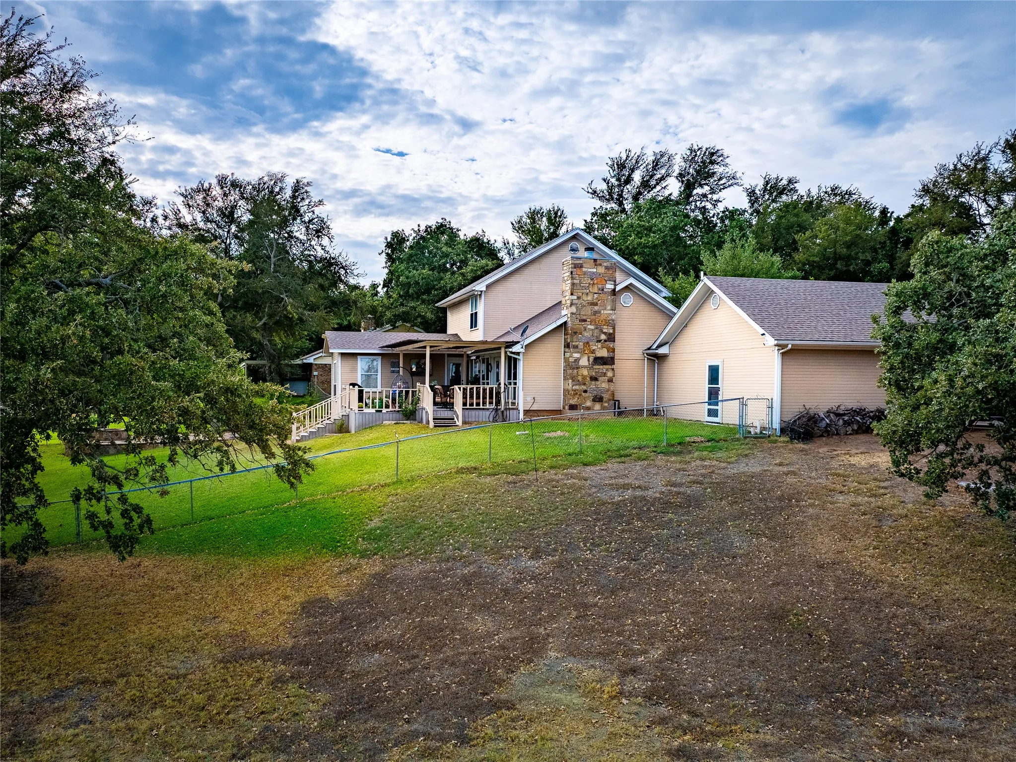 Single Family Residence For Sale in Young County , 618 Farm to Market Road 3003, Graham, Texas 76450, 4 Bedroom, 3 Bathroom, 2 Garage spaces, 2,393 Sqft, built in 1999, mls#21400474, Real Estate Agent in Graham, Homes For Sale in Young county, Homes For Sale in Graham, Realtor in Graham Texas, Real Estate Brokerage Independent Realty Texas, Luminita Cordes Realtor