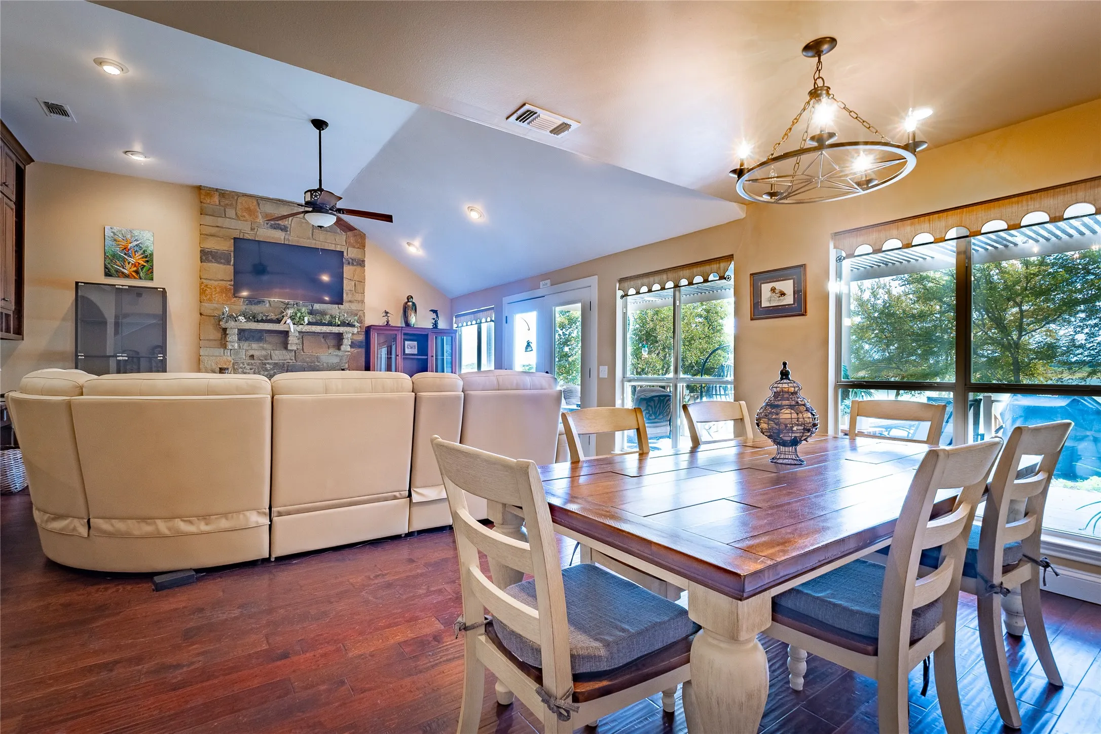 Single Family Residence For Sale in Young County , 618 Farm to Market Road 3003, Graham, Texas 76450, 4 Bedroom, 3 Bathroom, 2 Garage spaces, 2,393 Sqft, built in 1999, mls#21400474, Real Estate Agent in Graham, Homes For Sale in Young county, Homes For Sale in Graham, Realtor in Graham Texas, Real Estate Brokerage Independent Realty Texas, Luminita Cordes Realtor