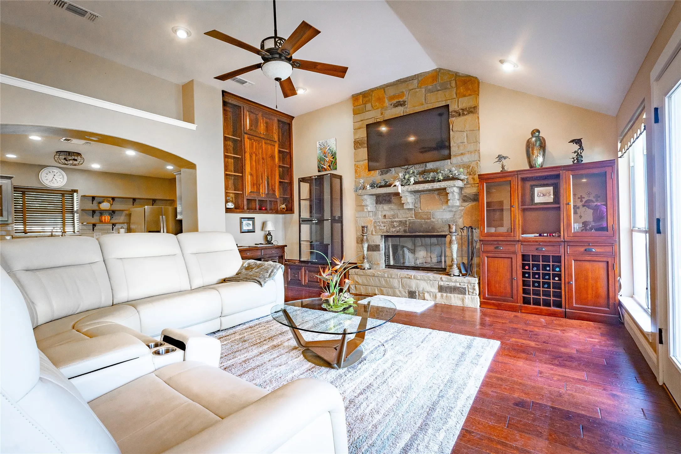 Single Family Residence For Sale in Young County , 618 Farm to Market Road 3003, Graham, Texas 76450, 4 Bedroom, 3 Bathroom, 2 Garage spaces, 2,393 Sqft, built in 1999, mls#21400474, Real Estate Agent in Graham, Homes For Sale in Young county, Homes For Sale in Graham, Realtor in Graham Texas, Real Estate Brokerage Independent Realty Texas, Luminita Cordes Realtor