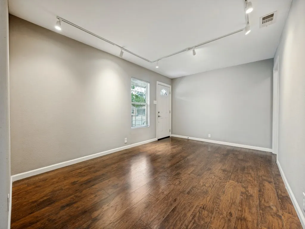 Single Family Residence For Sale in Dallas County , 1718 Pat Drive, Dallas, Texas 75228, 3 Bedroom, 2 Bathroom, Garage spaces, 1,636 Sqft, built in 1950, mls#21401061, Real Estate Agent in Dallas, Homes For Sale in Dallas county, Homes For Sale in Dallas, Realtor in Dallas Texas, Real Estate Brokerage Independent Realty Texas, Luminita Cordes Realtor