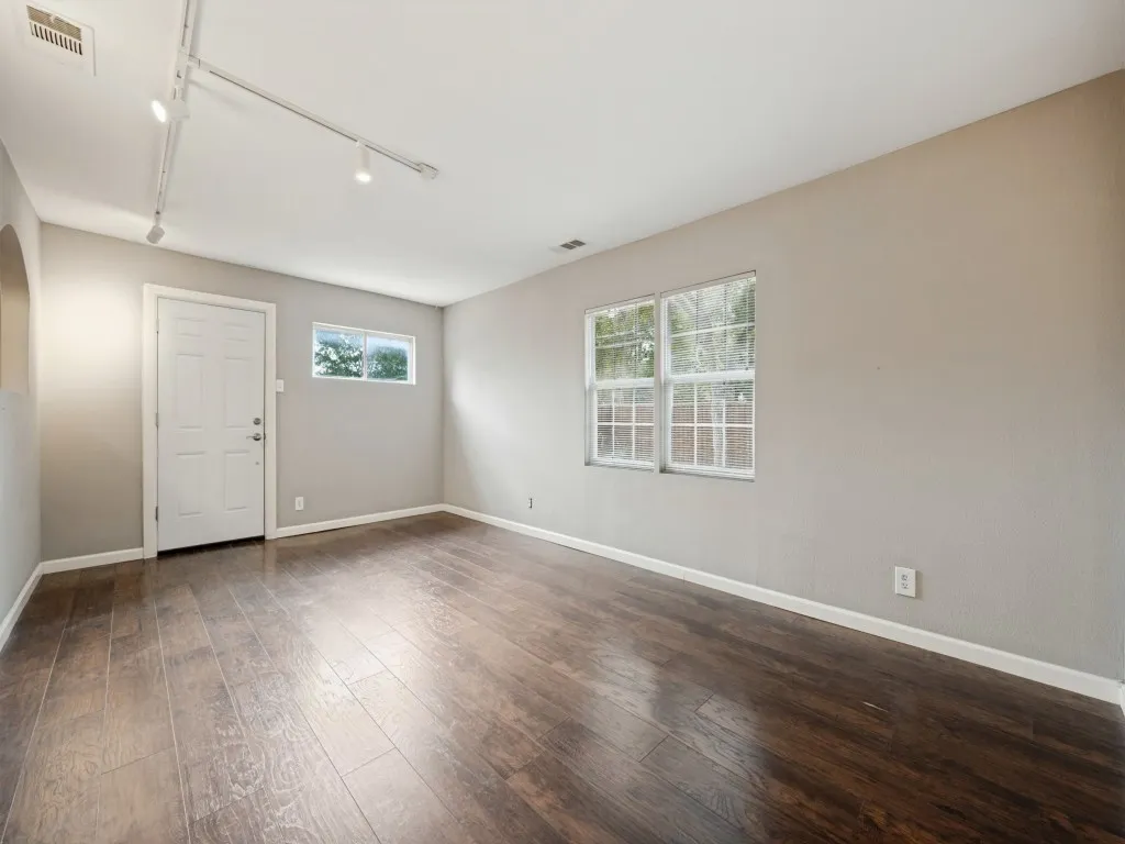 Single Family Residence For Sale in Dallas County , 1718 Pat Drive, Dallas, Texas 75228, 3 Bedroom, 2 Bathroom, Garage spaces, 1,636 Sqft, built in 1950, mls#21401061, Real Estate Agent in Dallas, Homes For Sale in Dallas county, Homes For Sale in Dallas, Realtor in Dallas Texas, Real Estate Brokerage Independent Realty Texas, Luminita Cordes Realtor