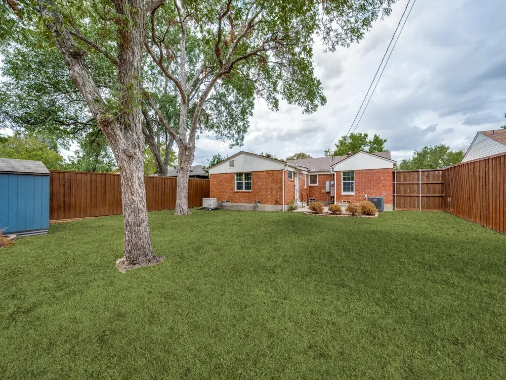 Single Family Residence For Sale in Dallas County , 1718 Pat Drive, Dallas, Texas 75228, 3 Bedroom, 2 Bathroom, Garage spaces, 1,636 Sqft, built in 1950, mls#21401061, Real Estate Agent in Dallas, Homes For Sale in Dallas county, Homes For Sale in Dallas, Realtor in Dallas Texas, Real Estate Brokerage Independent Realty Texas, Luminita Cordes Realtor